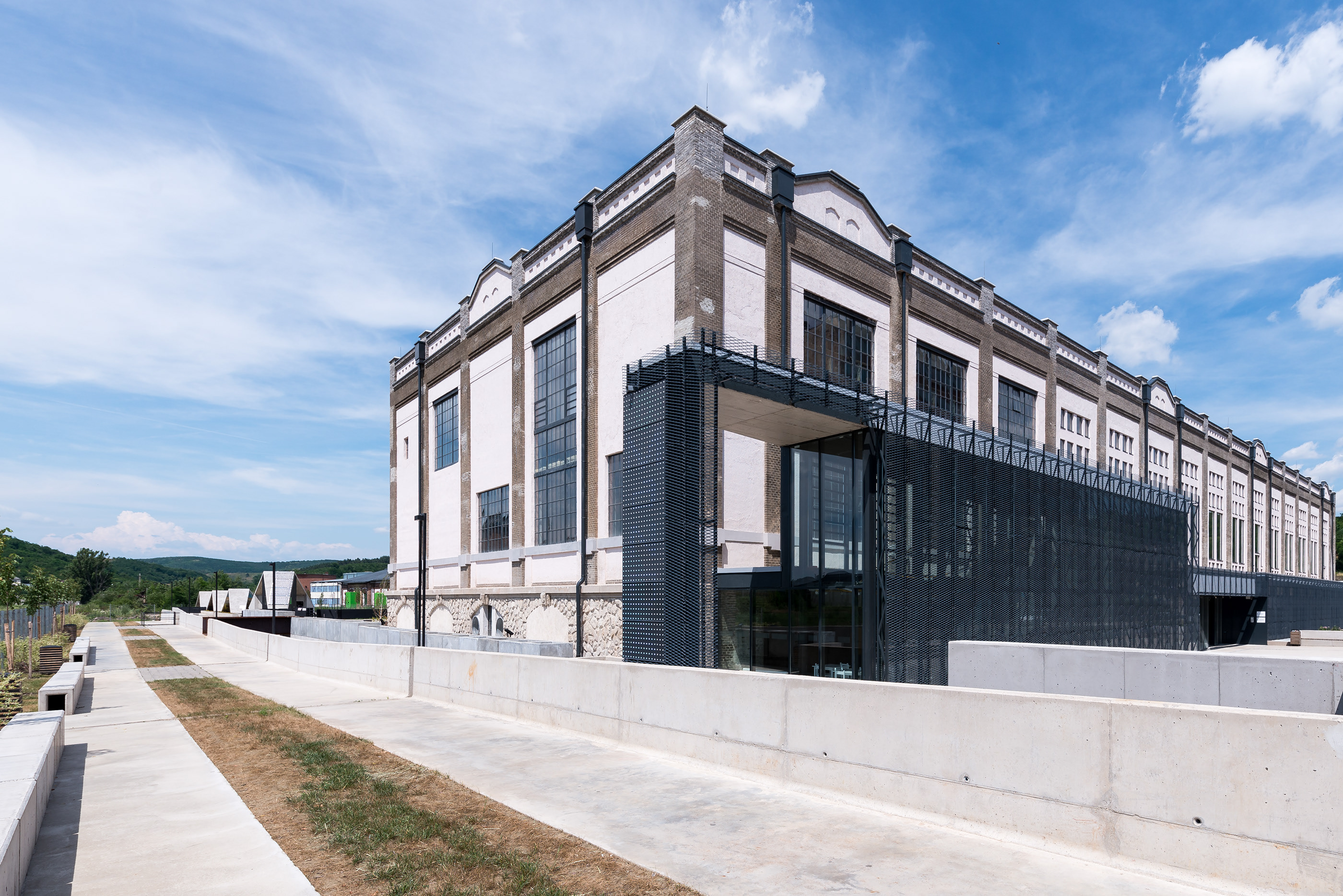 Concrete counter and benches by Betonicon-24