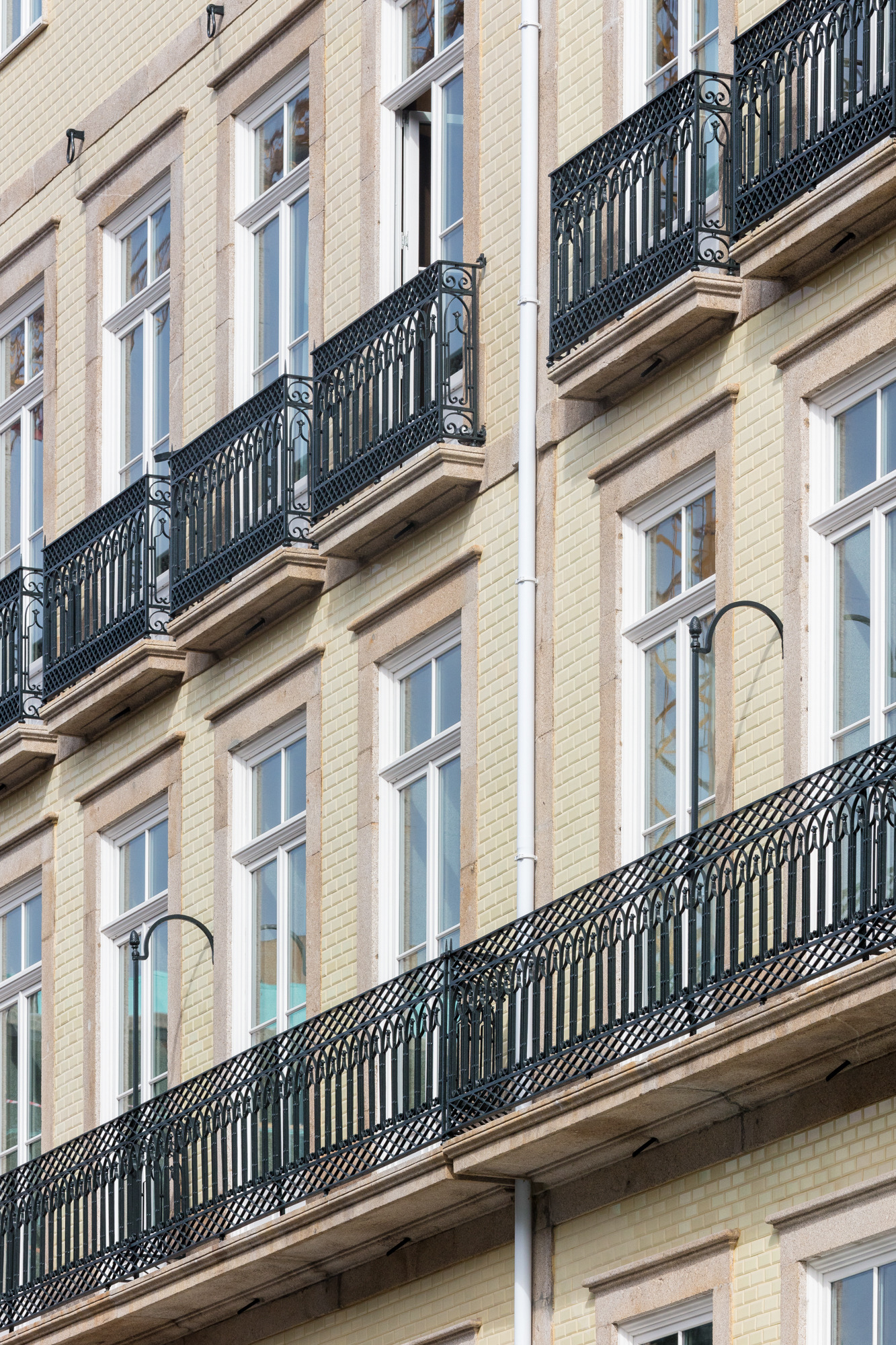 葡萄牙波尔图历史建筑“A Brasileira”酒店的修复与新生-20