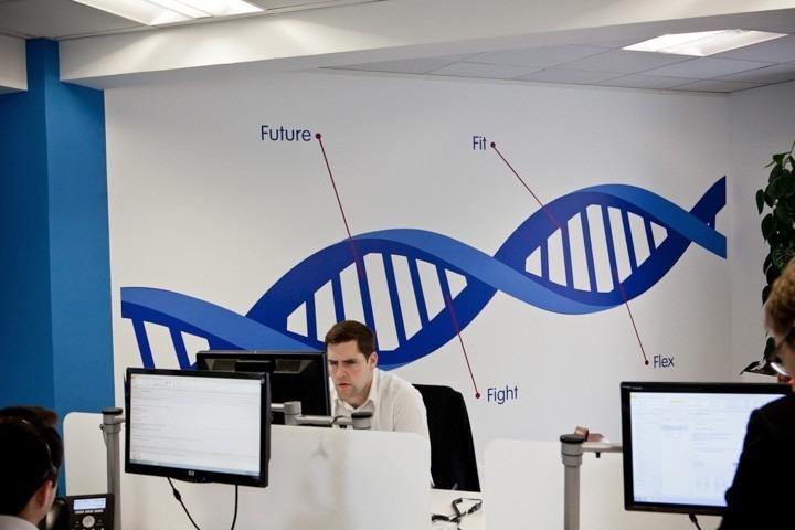 伦敦新办公室的创意品牌标识设计-5