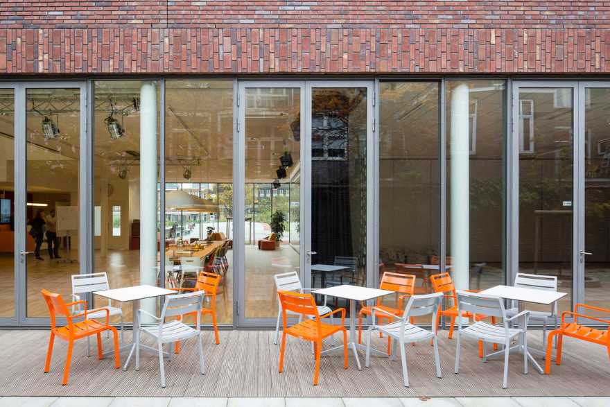 海牙里维耶伦堡社区中心学校 · 红砖镶嵌的温暖学习空间-15