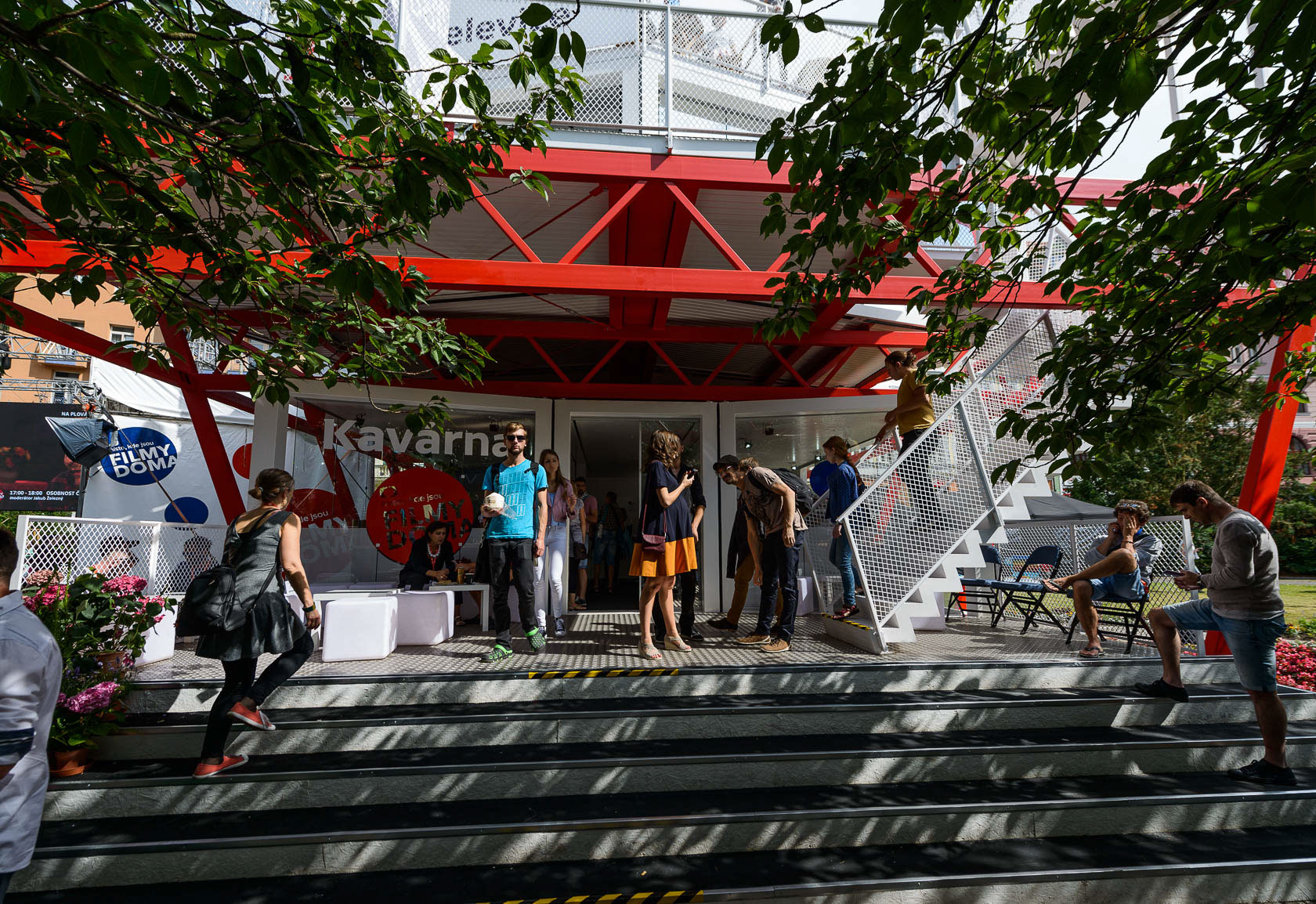 悬浮模块打造的红钢电视大厦-9