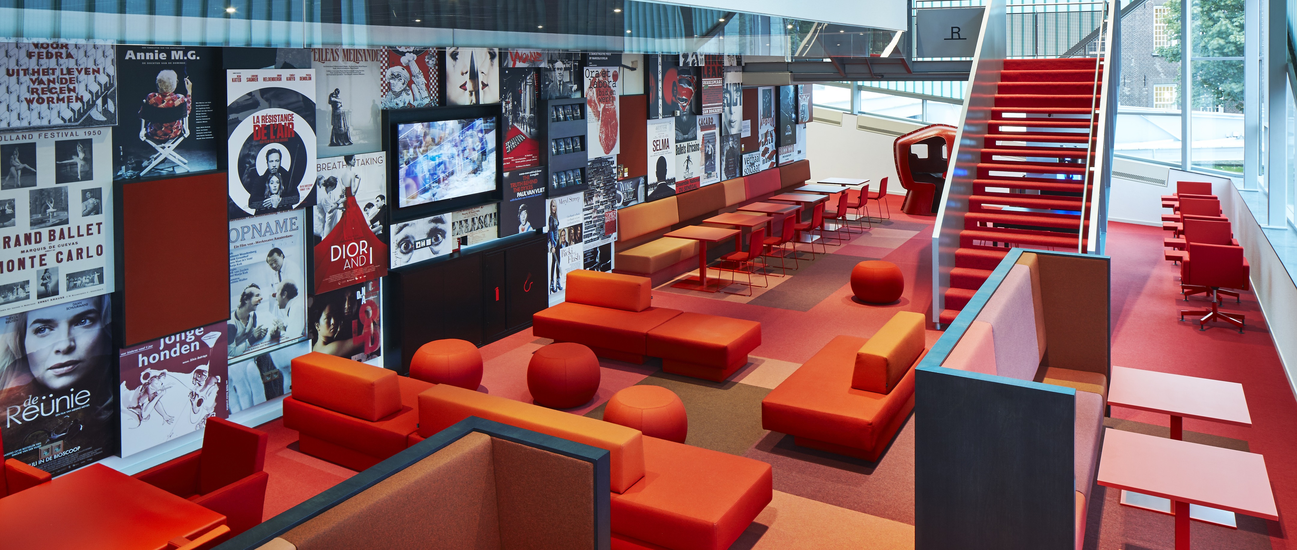 剧院空间新定义 | 融入城市生活,打造多功能文化场所-39