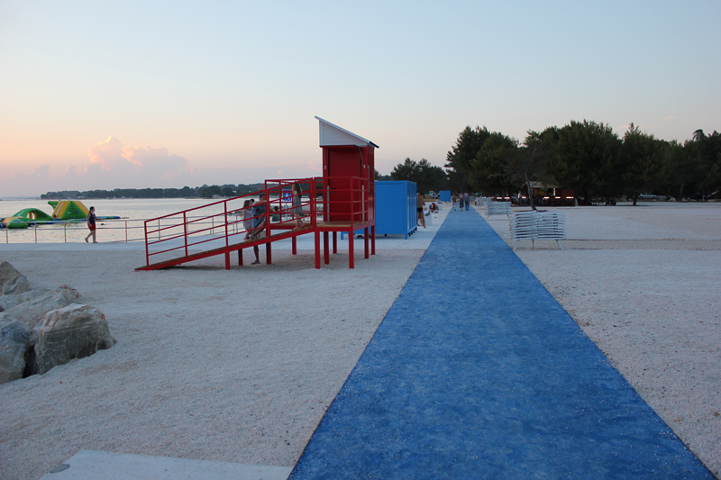 克罗地亚前海军机场改建水上乐园-19