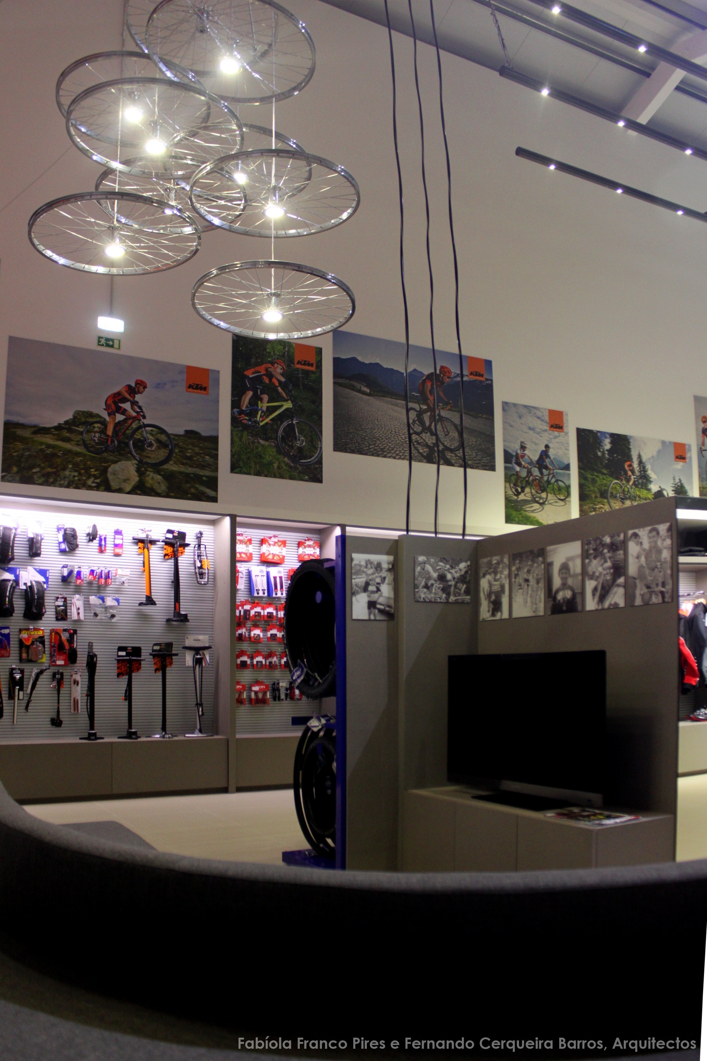 KTM Megastore 室内设计案例-3