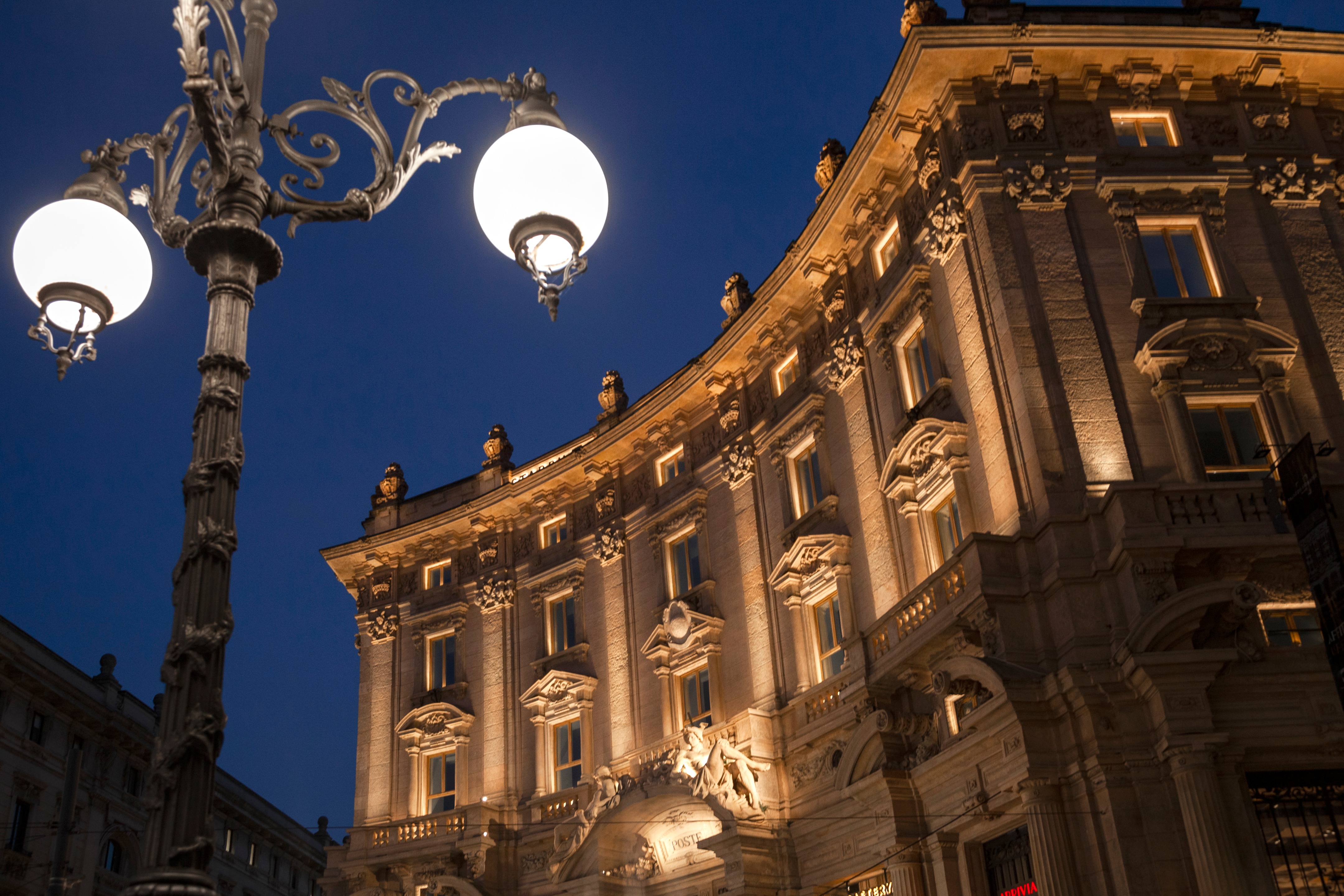 星巴克旗舰店的奢华内部设计-2