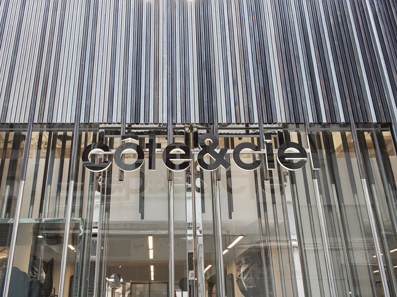 垂直金属极场 · 莱茵豪斯展厅设计-12