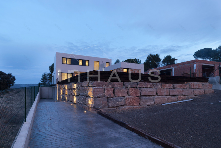 巴塞罗那绿色山景别墅(Modelo Pedralbes)-1