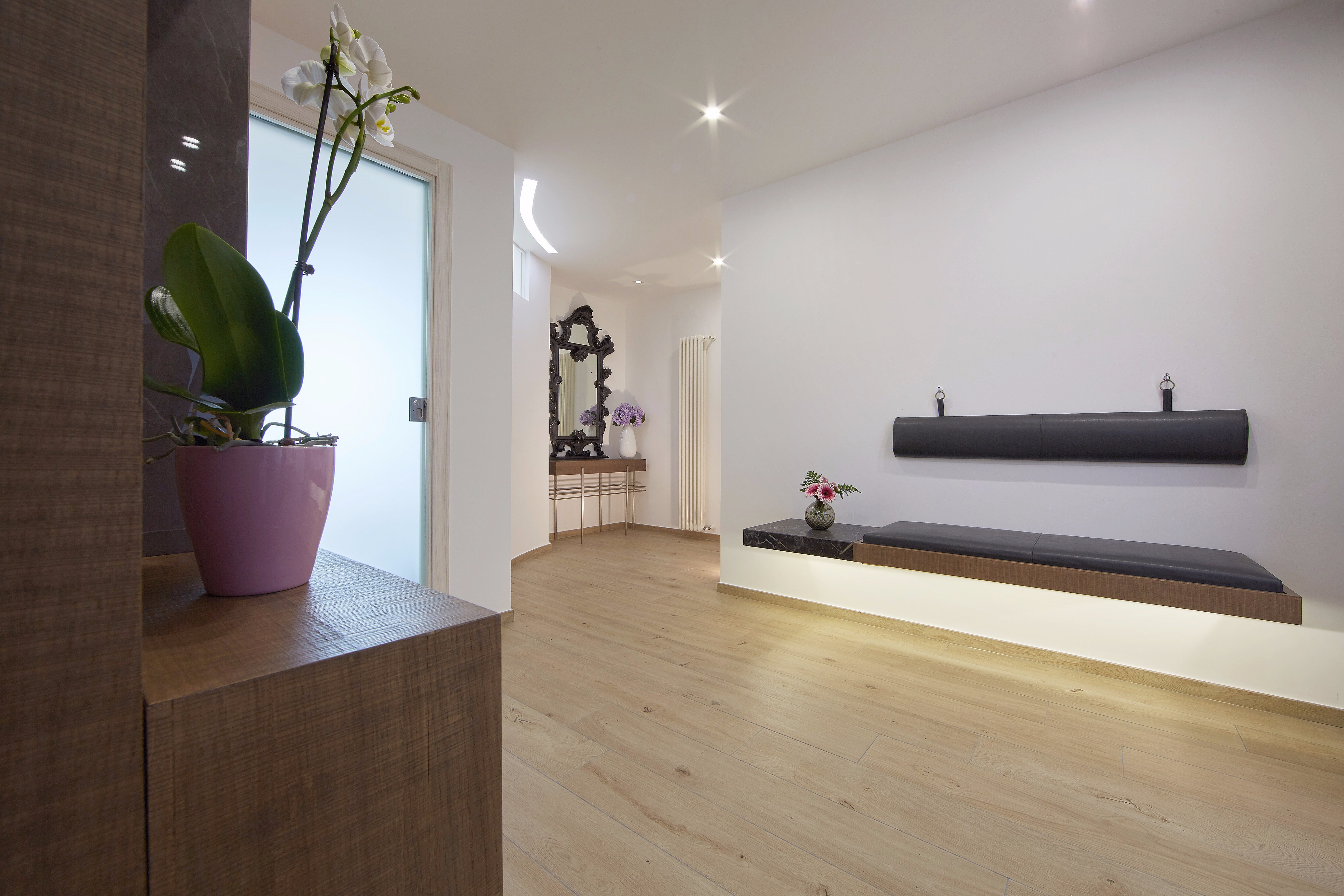 微型公寓变身多功能专业工作室-1