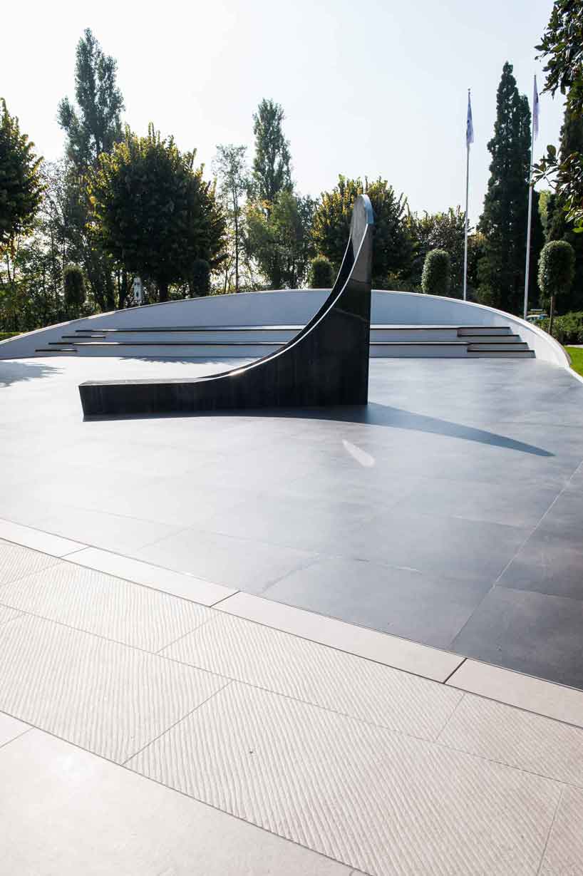 意大利知名建筑师打造户外展示空间,连接室内外元素-15