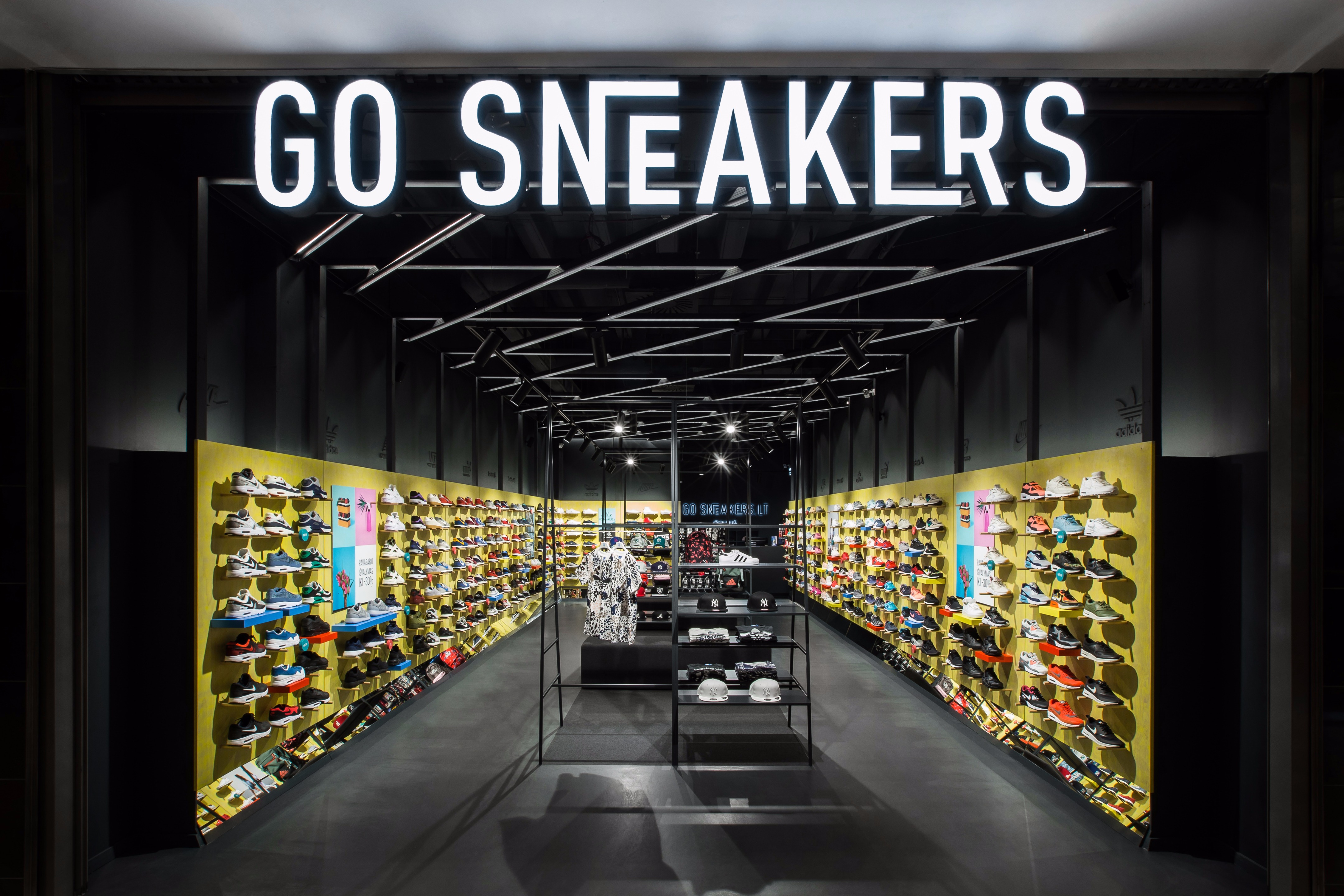 宇宙鞋潮 · Vilnius Ozas 展示空间-1