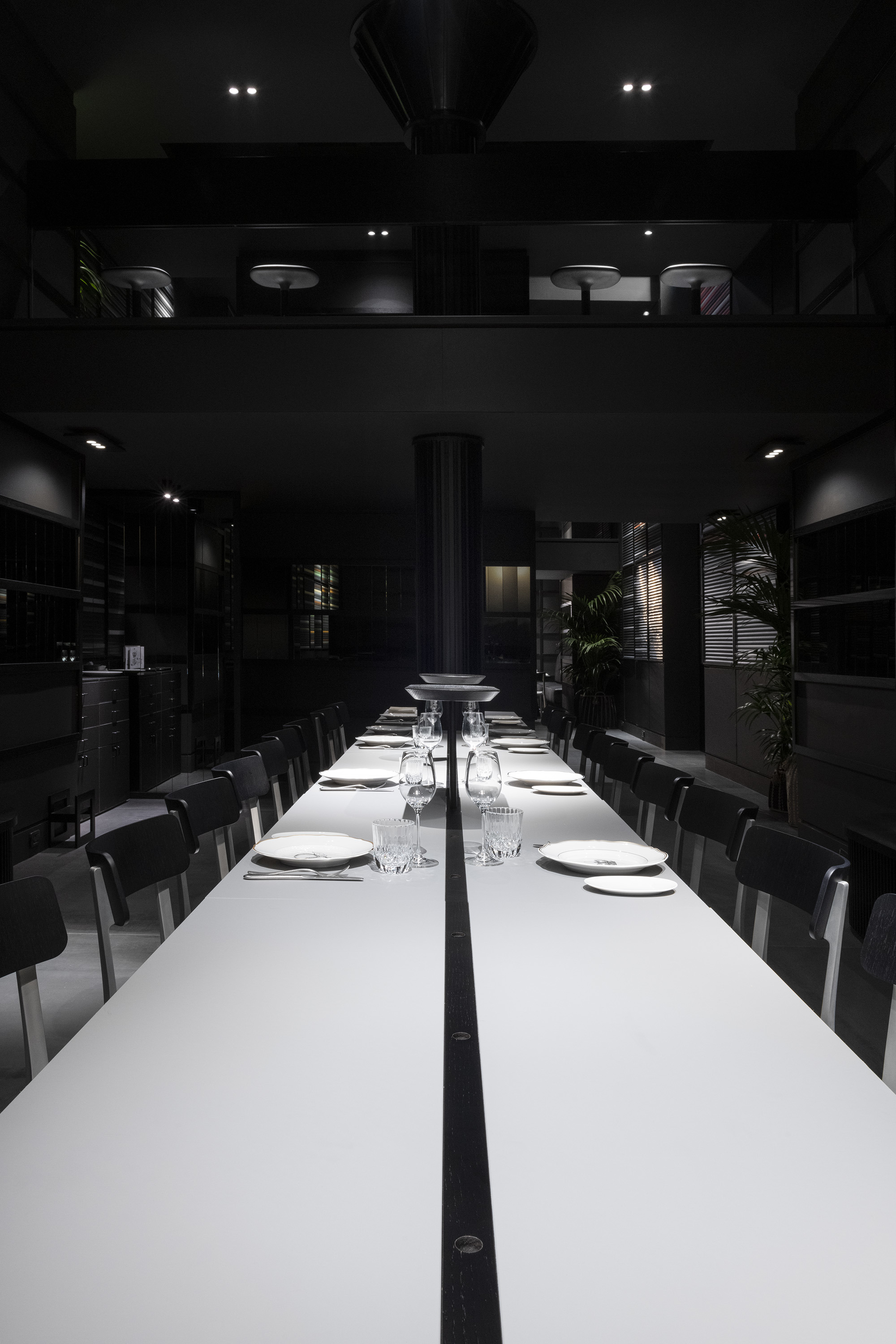 米兰地下餐厅"Carlo e Camilla" | 神秘氛围与艺术共融-1