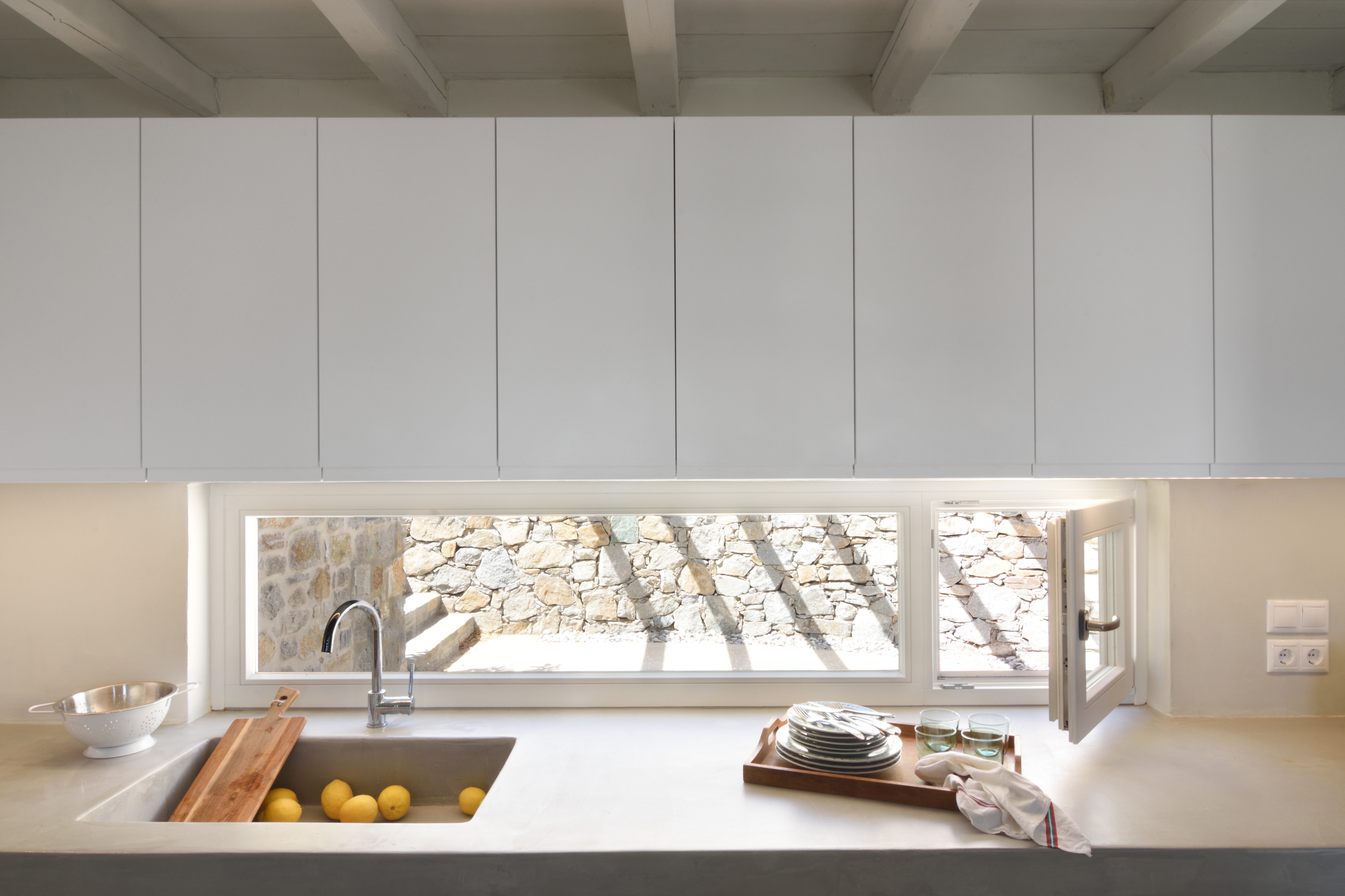 融合传统与当代的白色灵魂乡村别墅-11