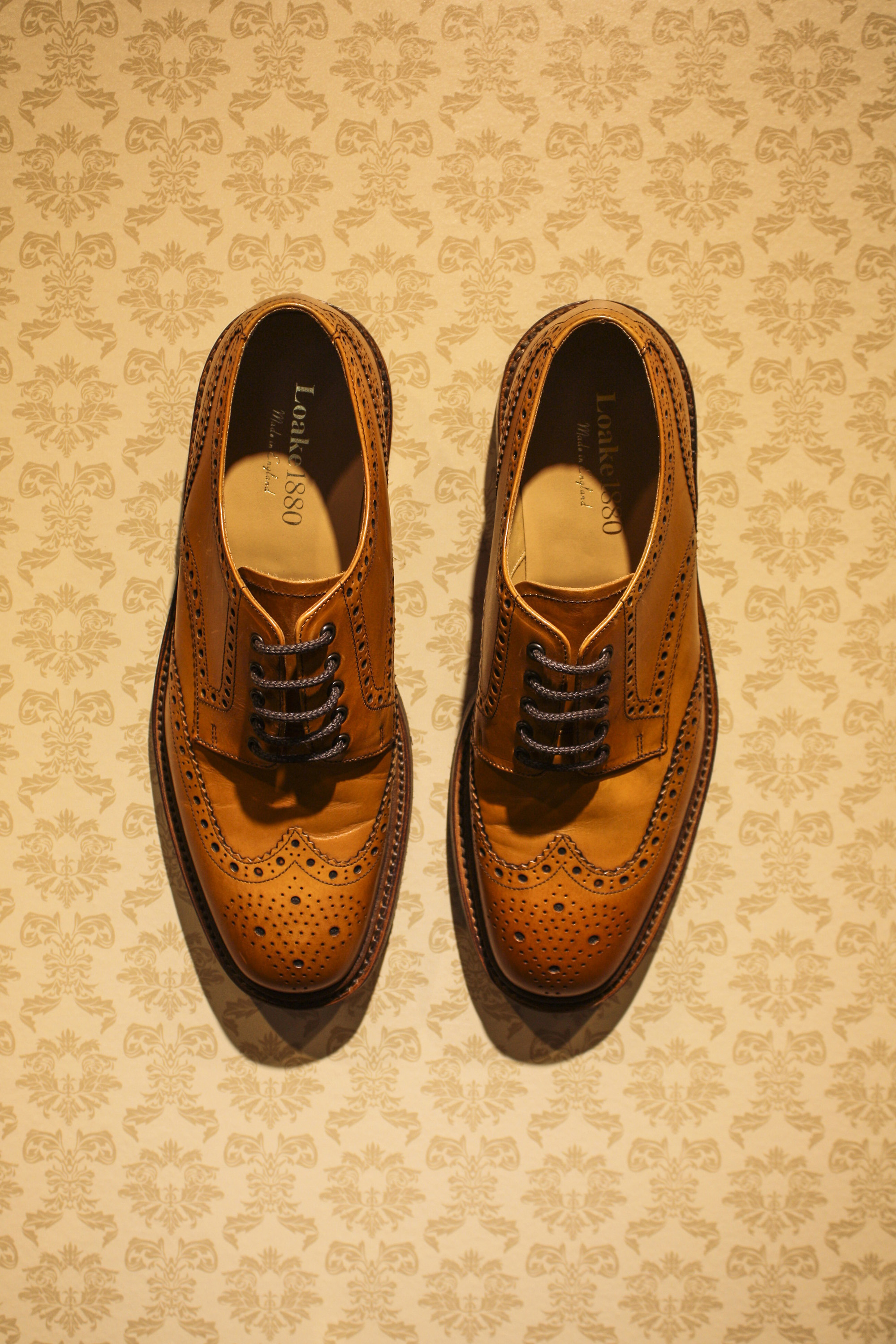 2015 年 Loake Shoemakers 定制店铺设计-11