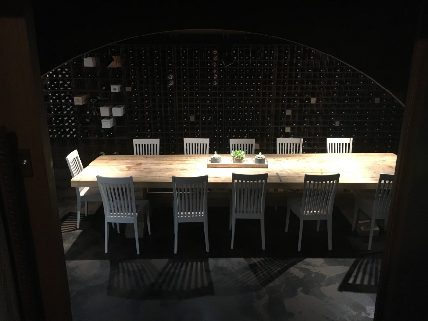 意大利地下葡萄酒图书馆餐厅设计-9