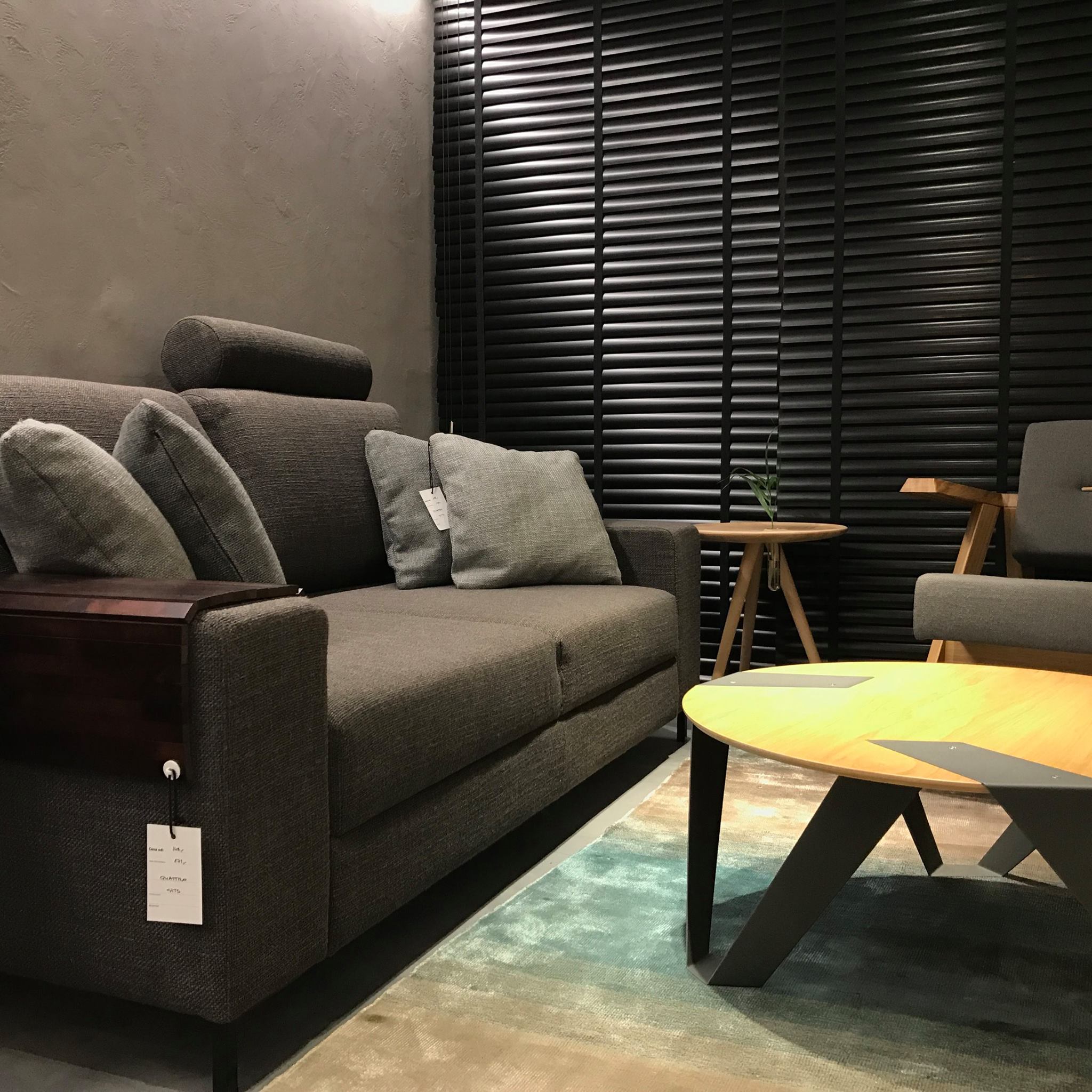 波兰华沙'Euforma'展示厅——现代与复古的完美结合-19