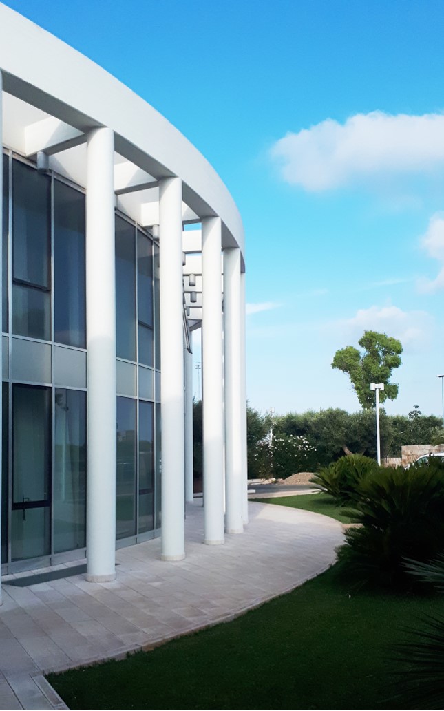 环保理念融入建筑，传统风格与现代设计结合的办公中心-3