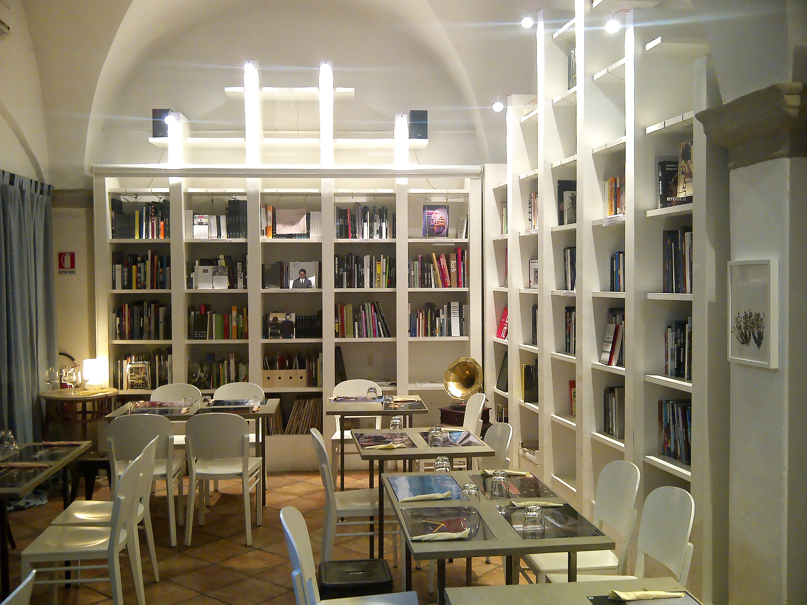 BRAC Libreria con Ristorante vegetariano 素食餐厅历史建筑改造-11