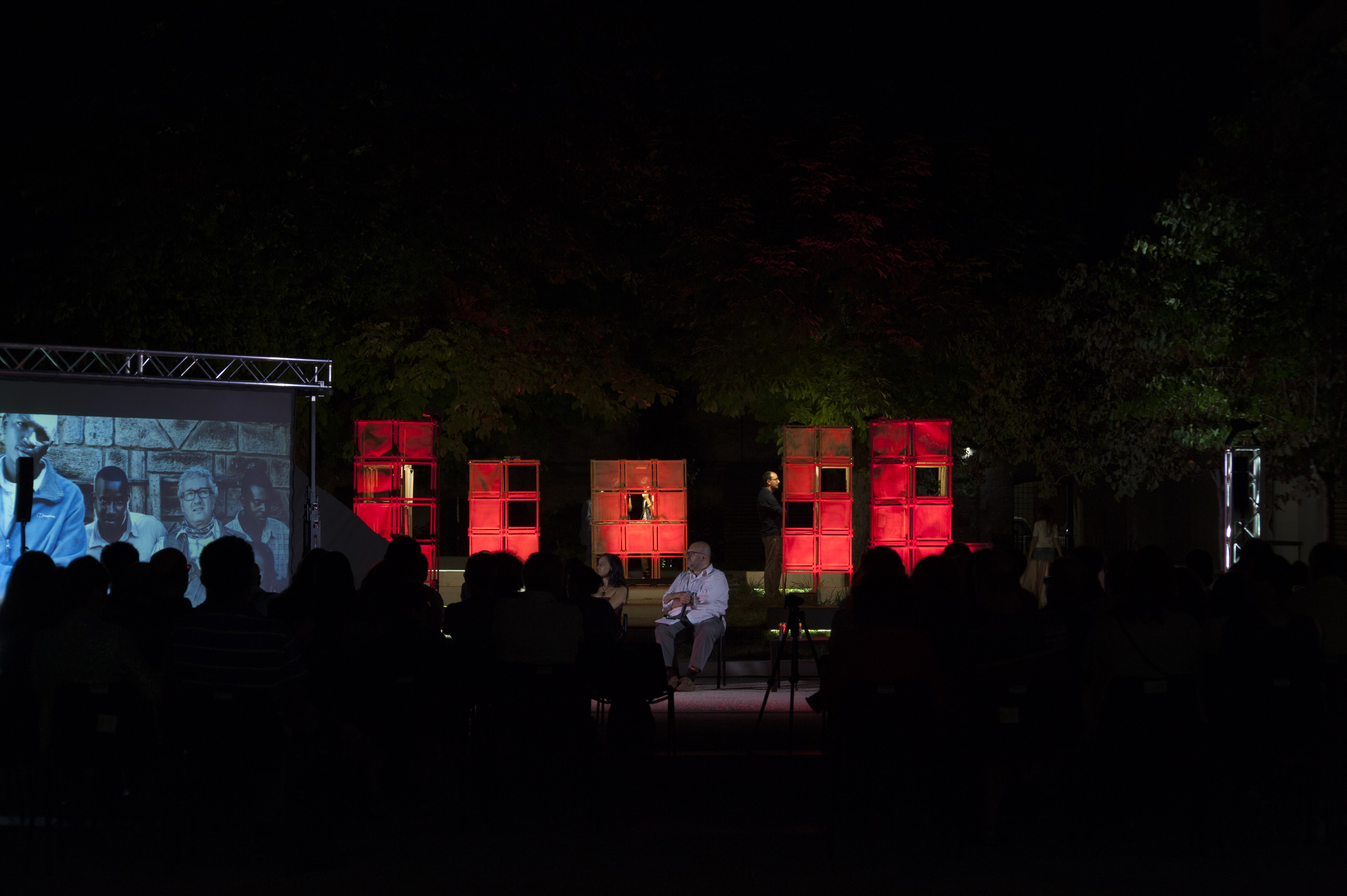 Close 空间艺术装置-1