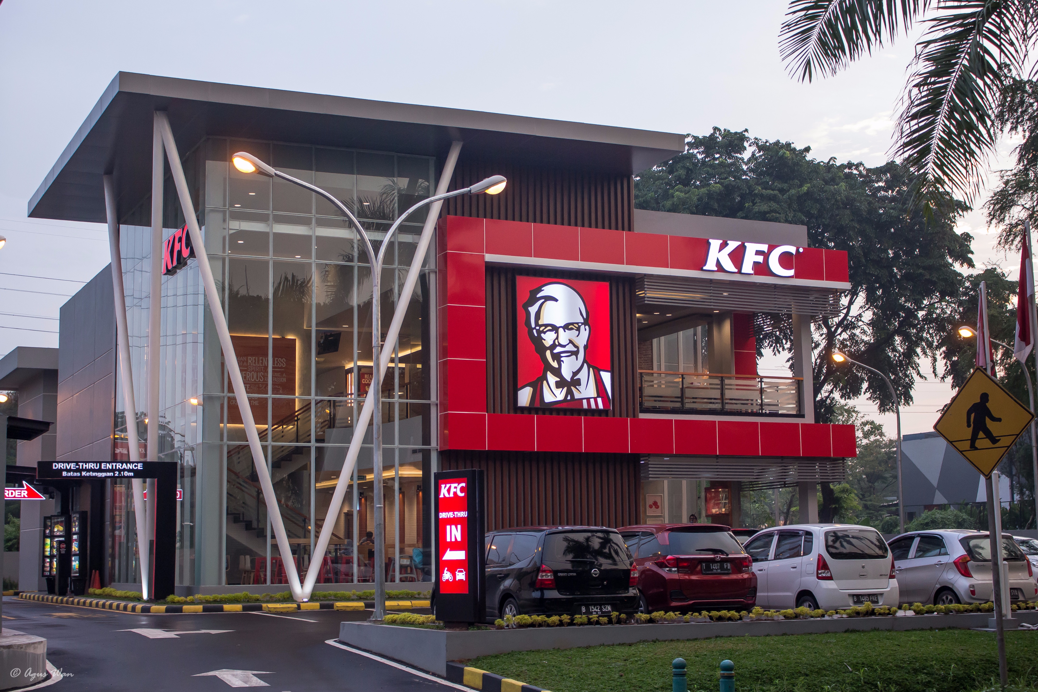 印尼 KFC 主题餐厅 | 现代简约设计典范-3