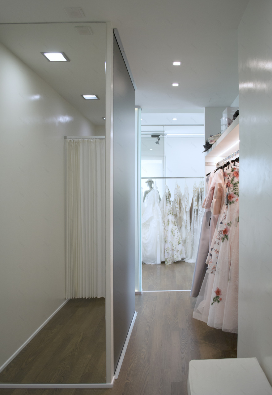 重塑 80 年代住宅底商,打造现代婚庆服饰店-8