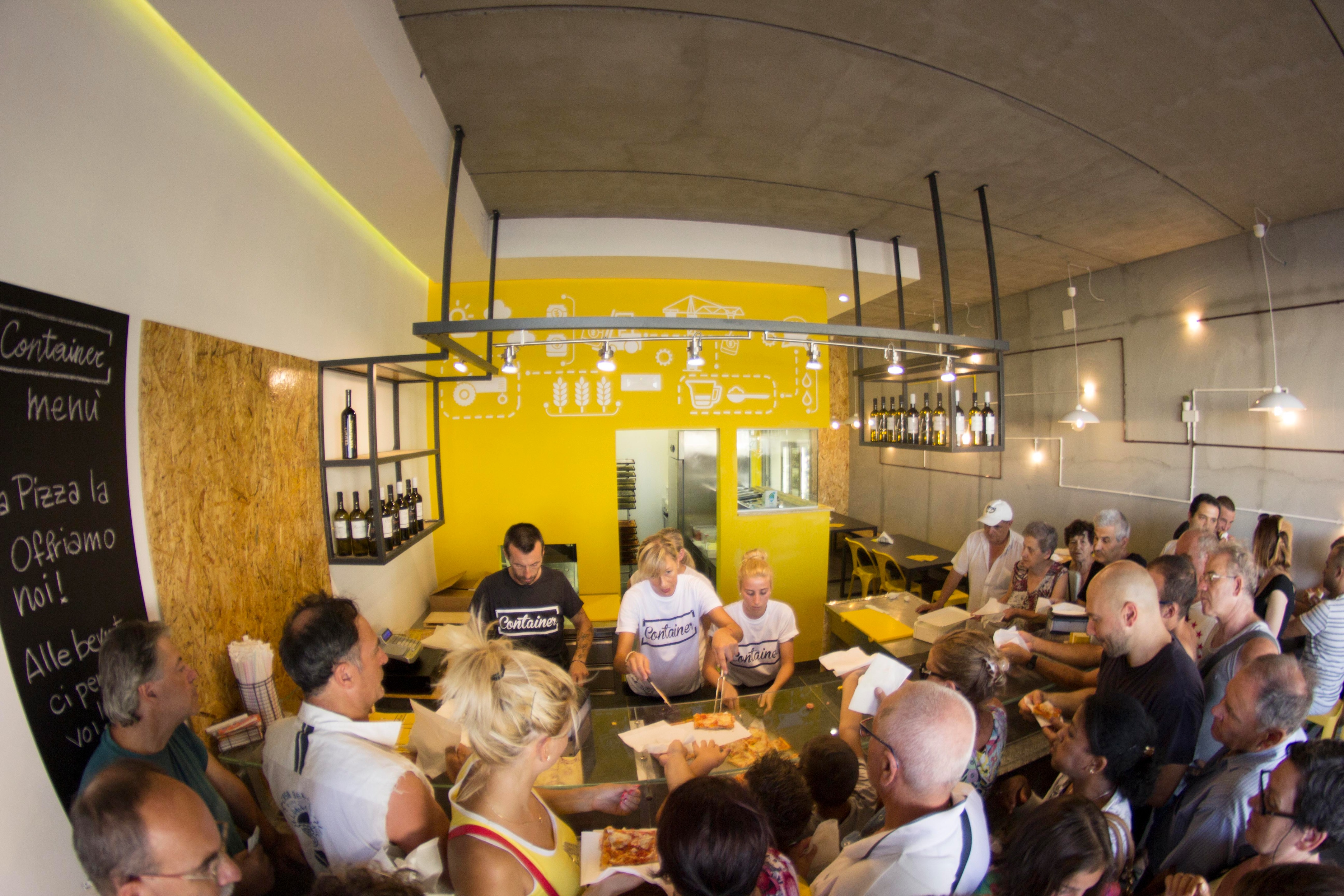 集装箱风格披萨店-14