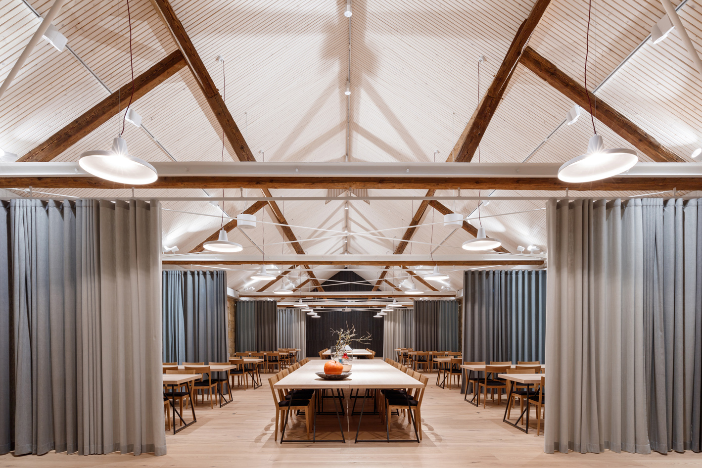 废弃奶牛场转型功能厅,历史与创新的完美结合-25