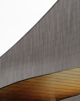 Titletown Sledding Pavilion（四季运动中心）