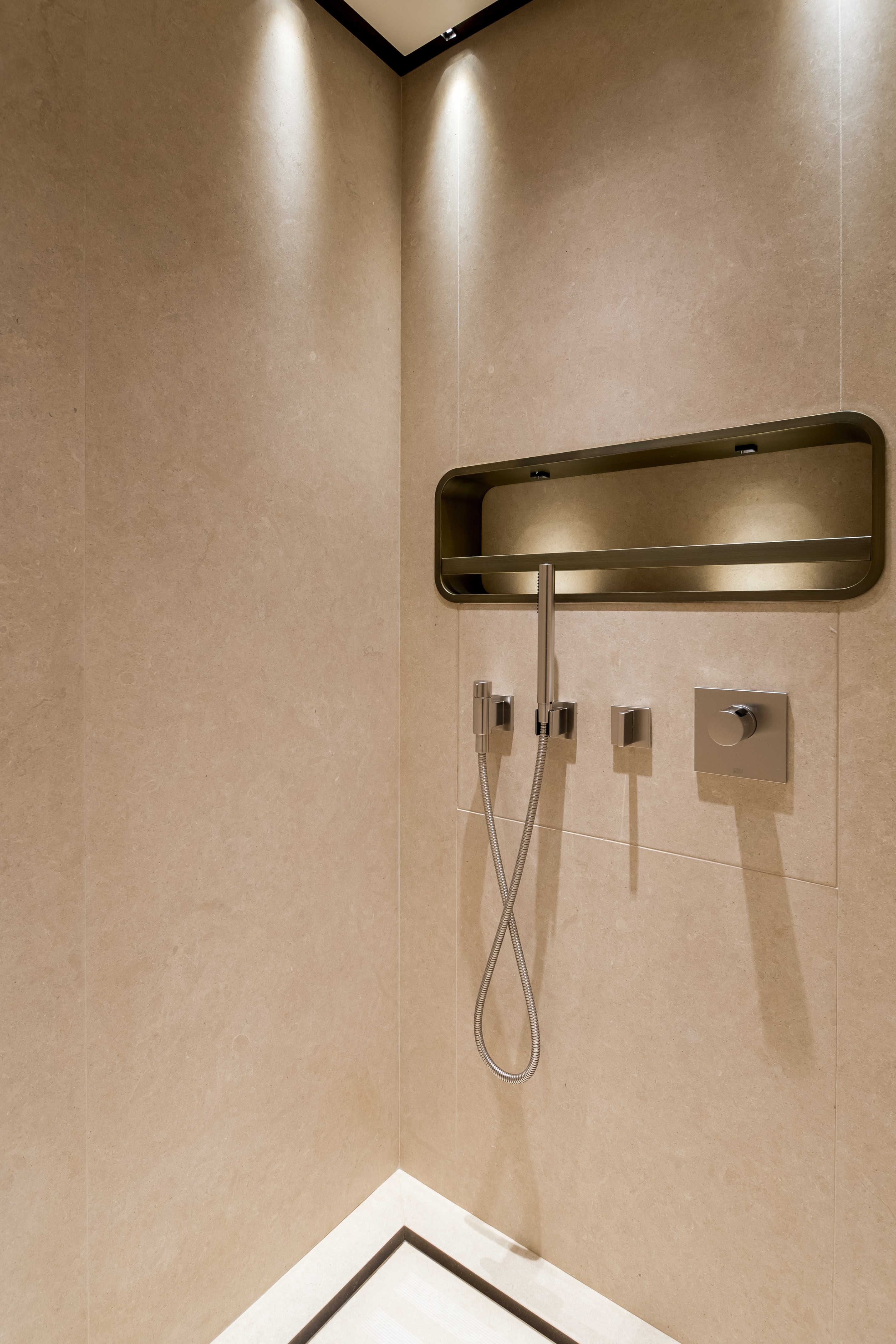 豪华游艇"M/Y Vertige"的精致室内设计-8