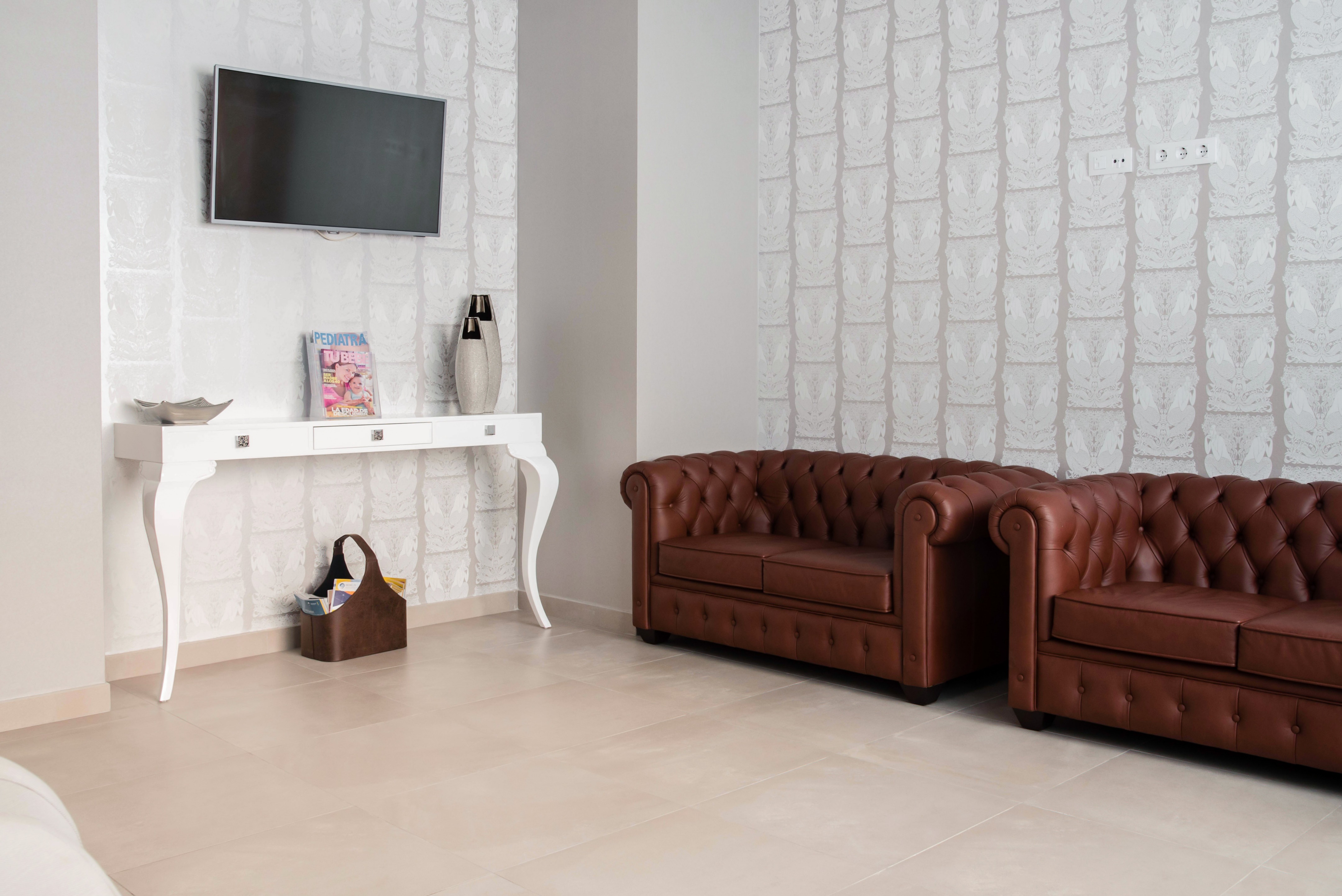 "白色调与高科技材料打造舒适医疗环境"-3