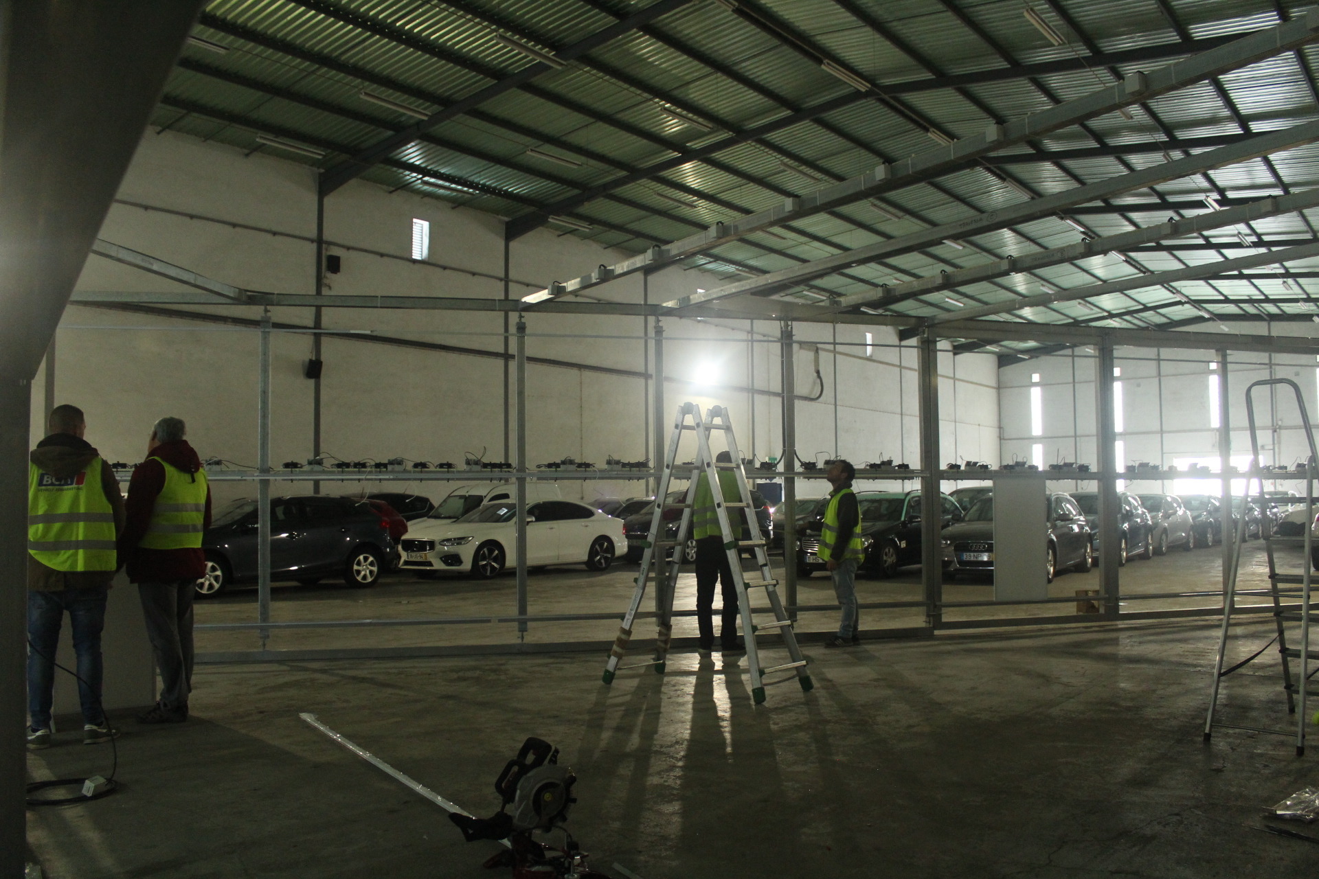 葡萄牙汽车展示厅的快速装配照明设计-7