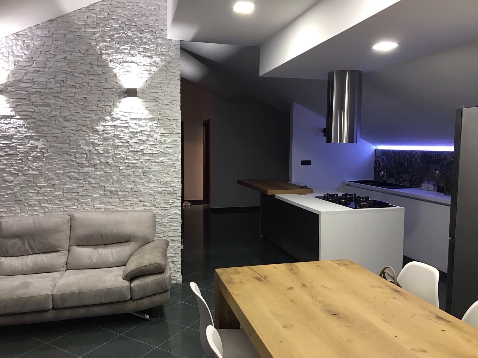 40 平米小户型翻新，现代风格家居设计典范-1