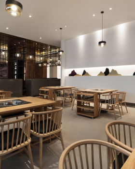 天一江边渔家火锅店