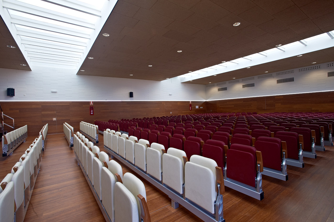 英国阿兰中学教学楼 · 创新型室内设计-12