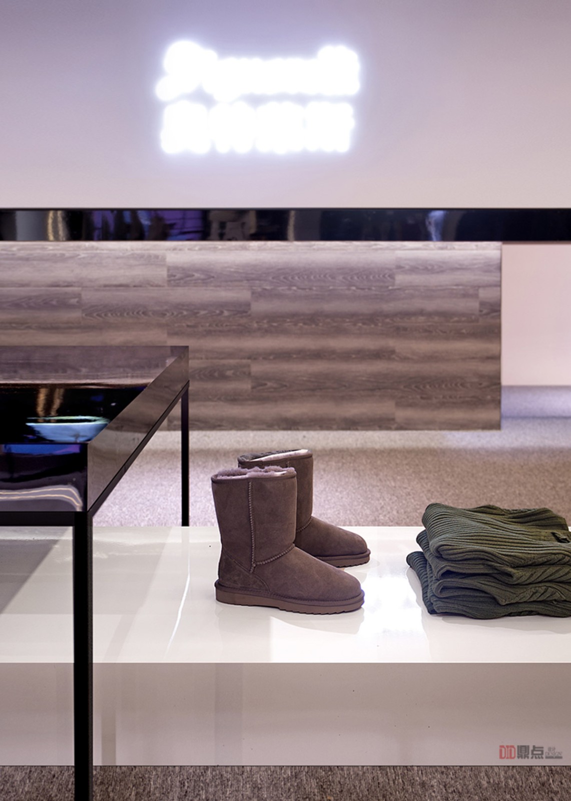 DID 鼎点室内设计 | OUTLETS 奥特莱斯服装店,时尚线条点面完美结合-18