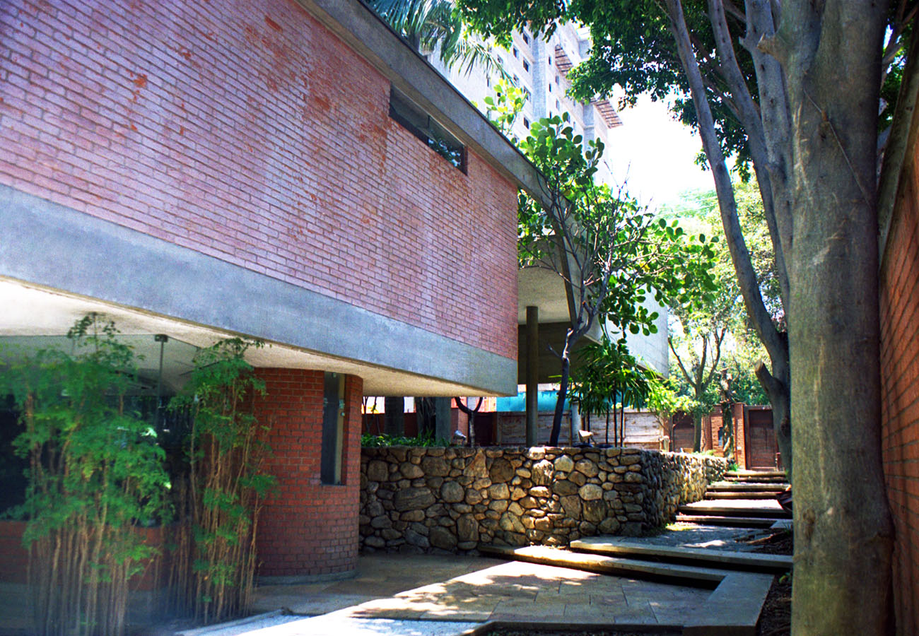 绿意盎然的家庭住宅-19