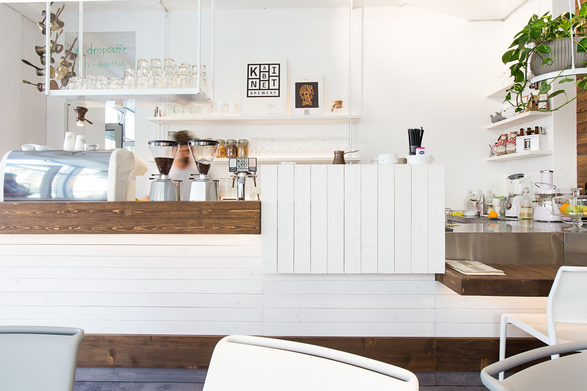 Serbia 咖啡厅 | 金属架构与咖啡色彩的完美融合-21