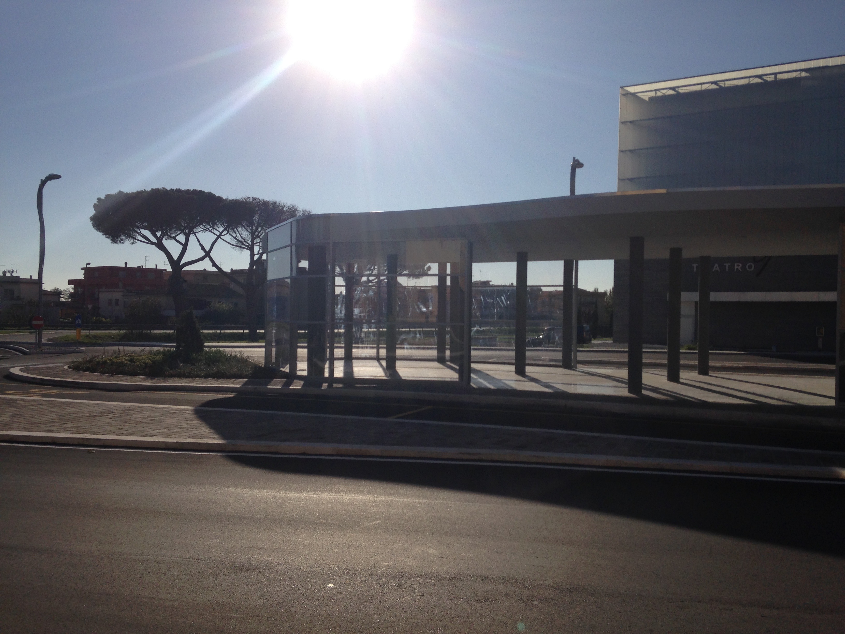 2015 年完工的意大利公共汽车站设计-1