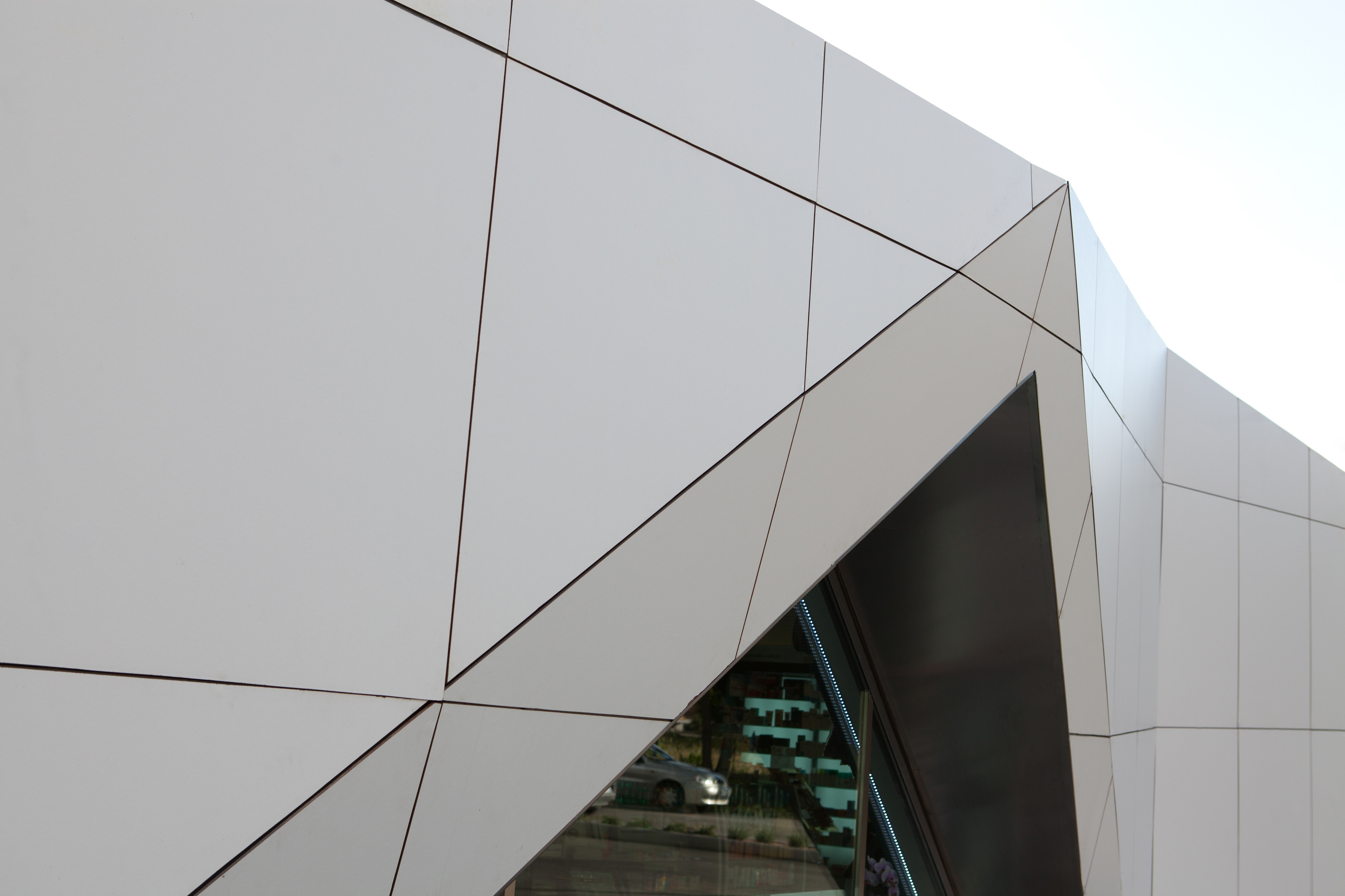 颠覆传统的药店设计 | Verdecuore Parafarmacia-4