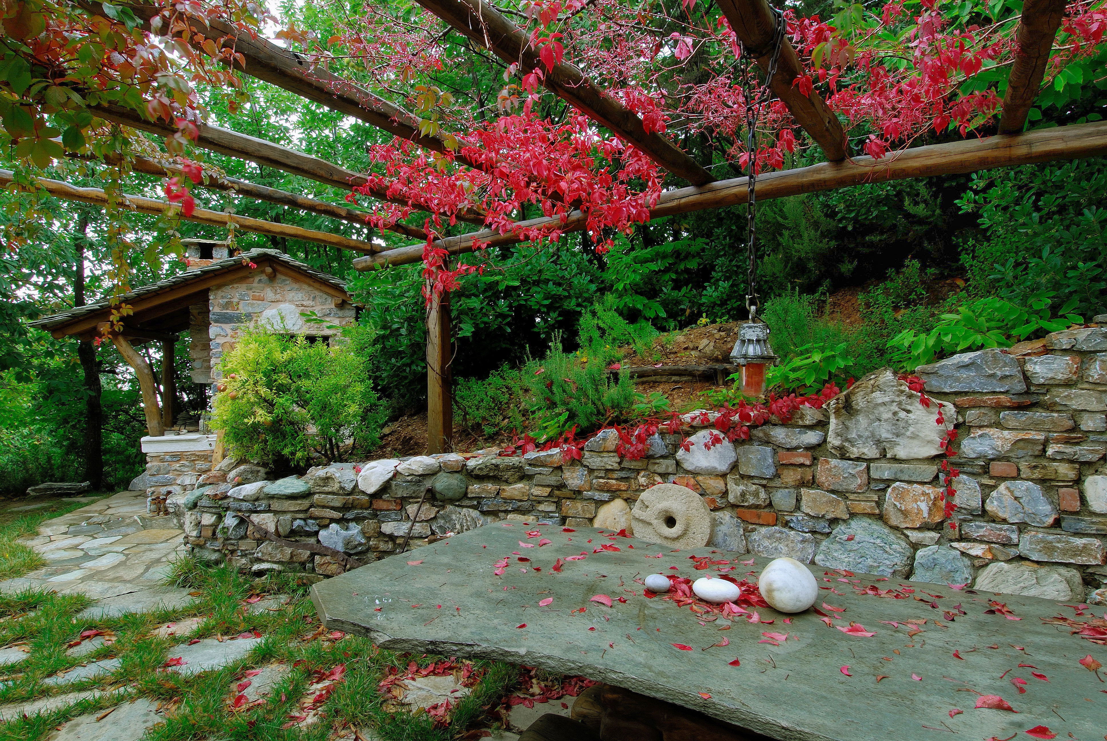 Pelion 山间混凝土石屋，融入自然的简约生活-10