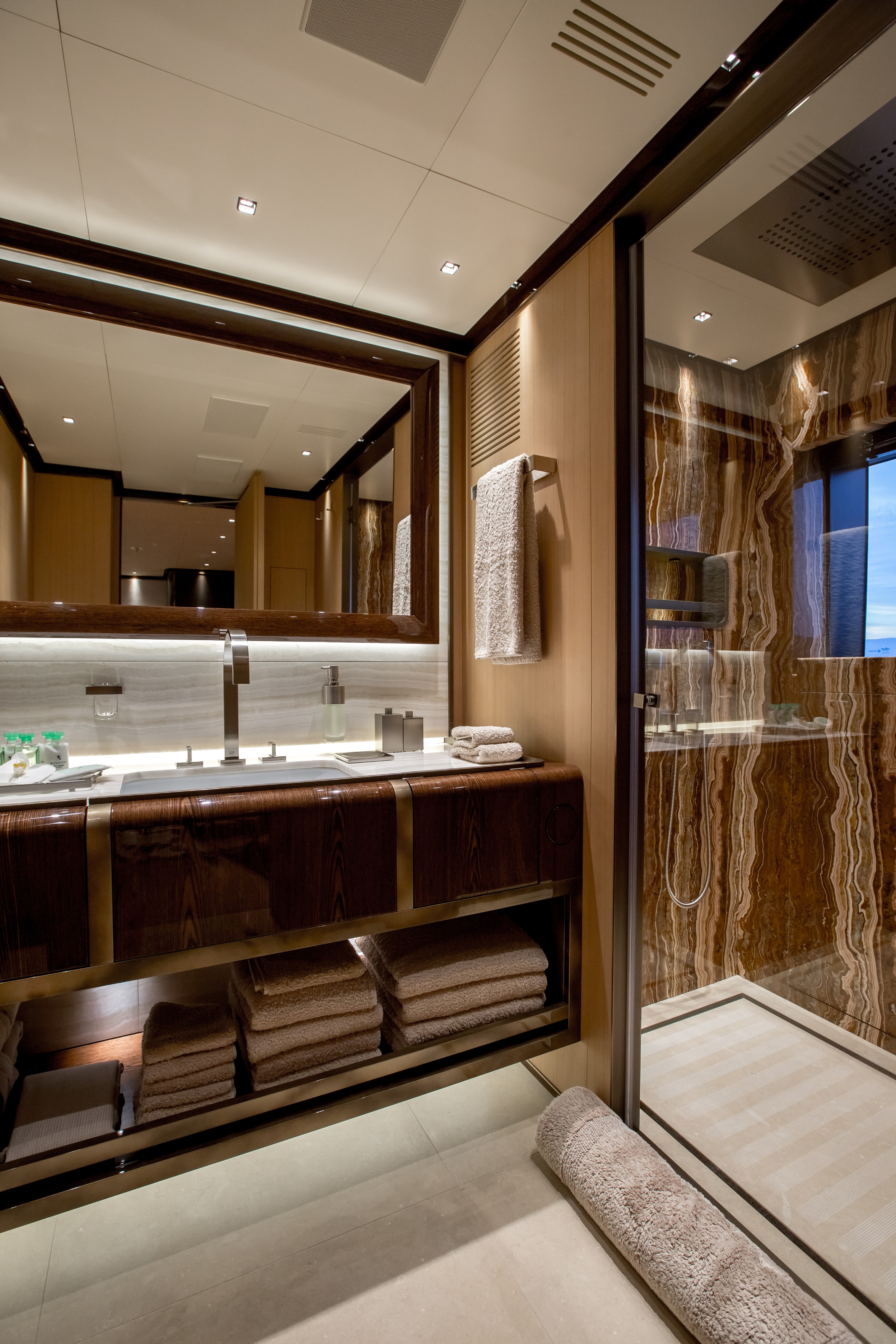 豪华游艇"M/Y Vertige"的精致室内设计-13