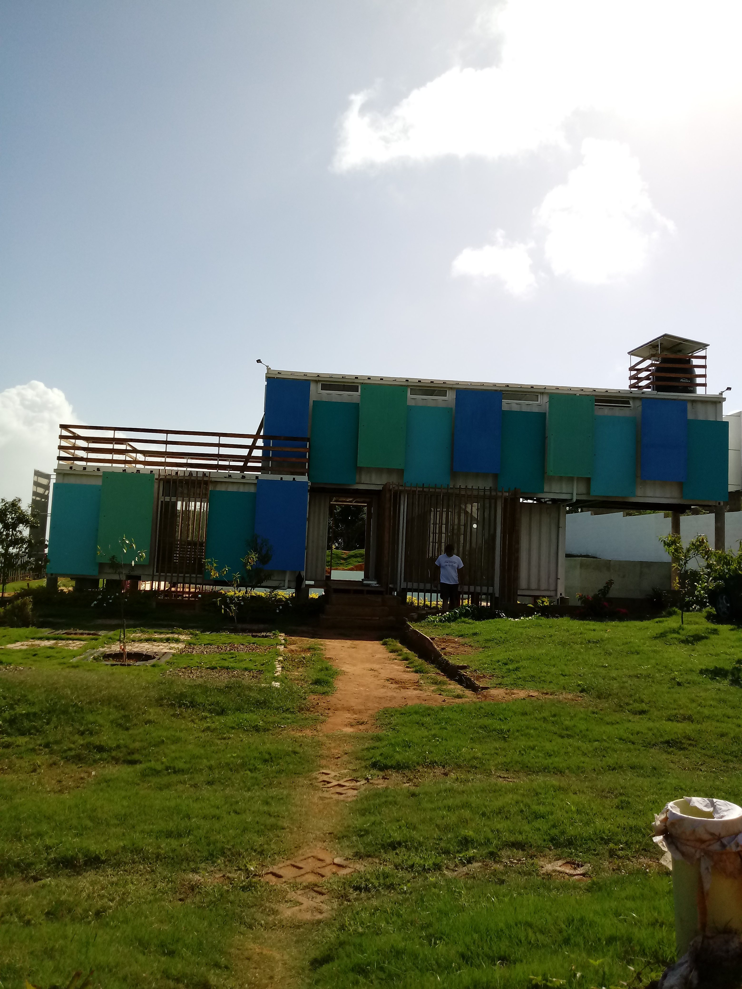 集装箱打造的环保智能家居-12