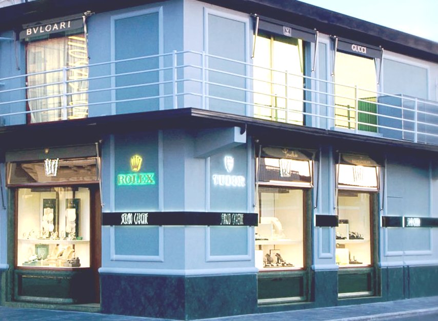 经典翻新 | 2015 年 Sergio Capone 珠宝店室内设计案例-0