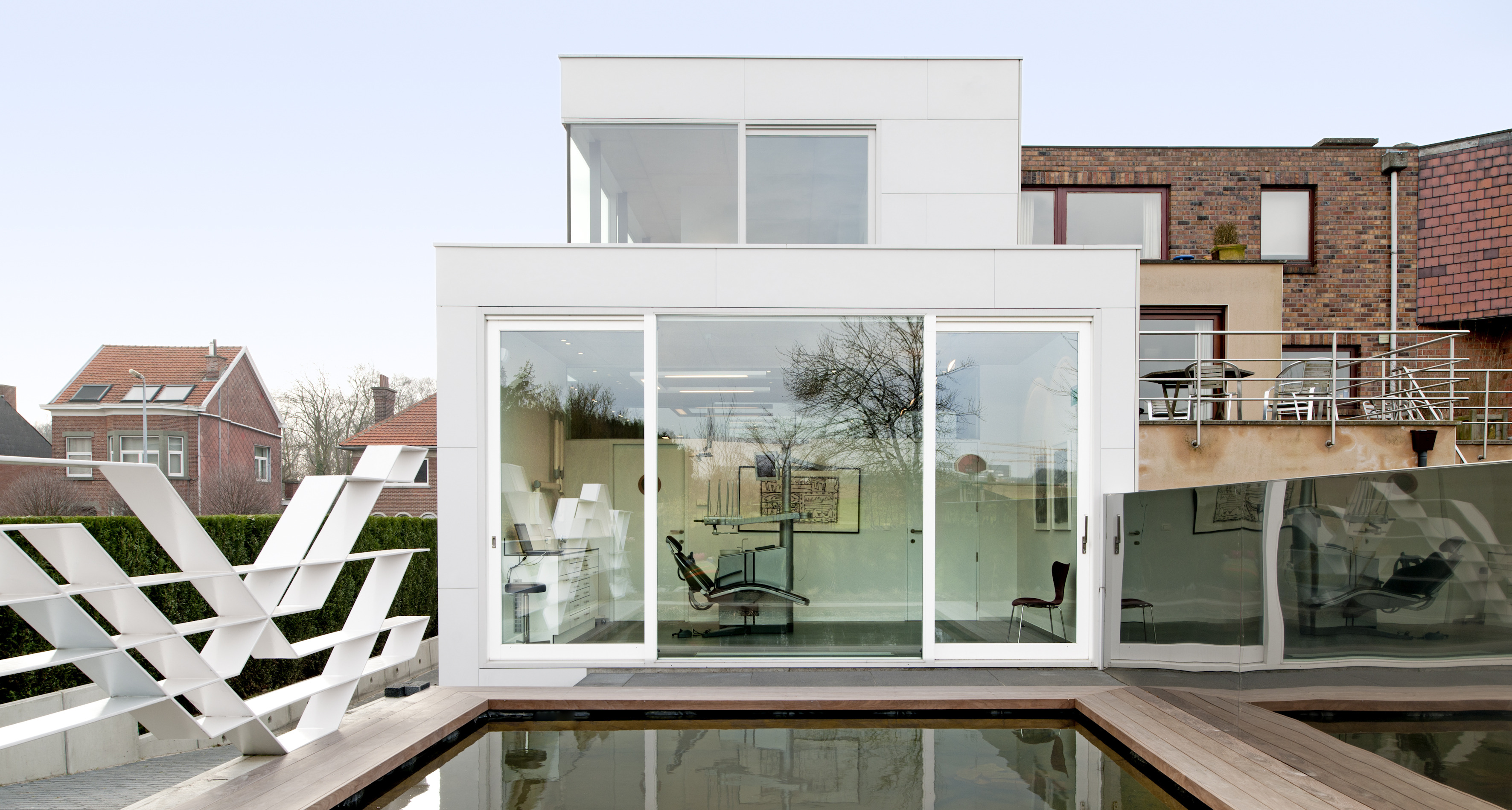 雕塑花园里的牙科诊所-2