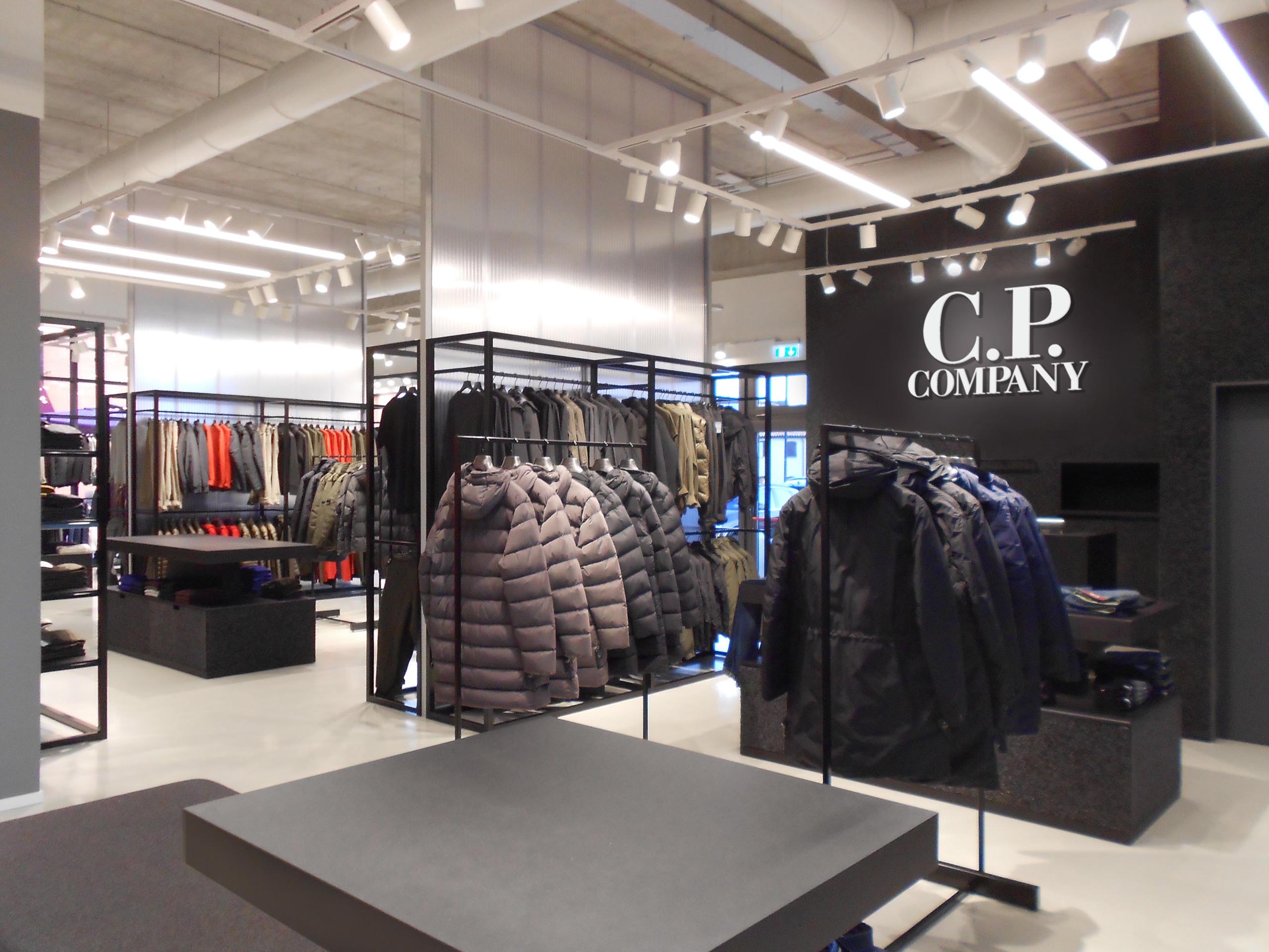 CP Company 工厂店 | 科技工业风展现品牌特色-5