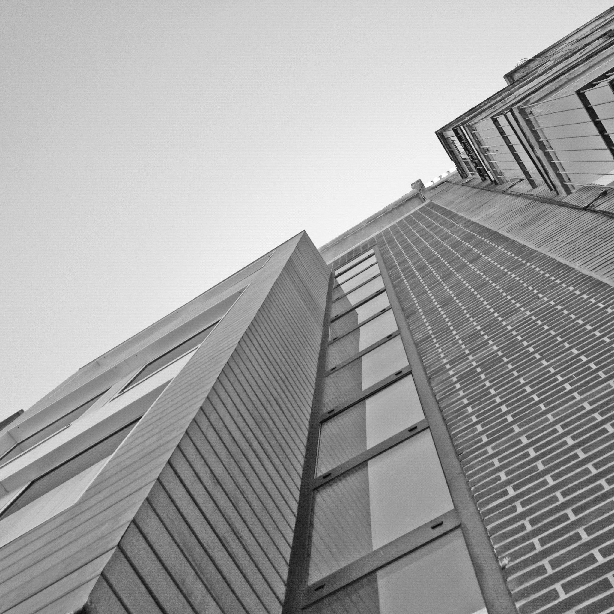 城市夹缝中的精致公寓楼-6