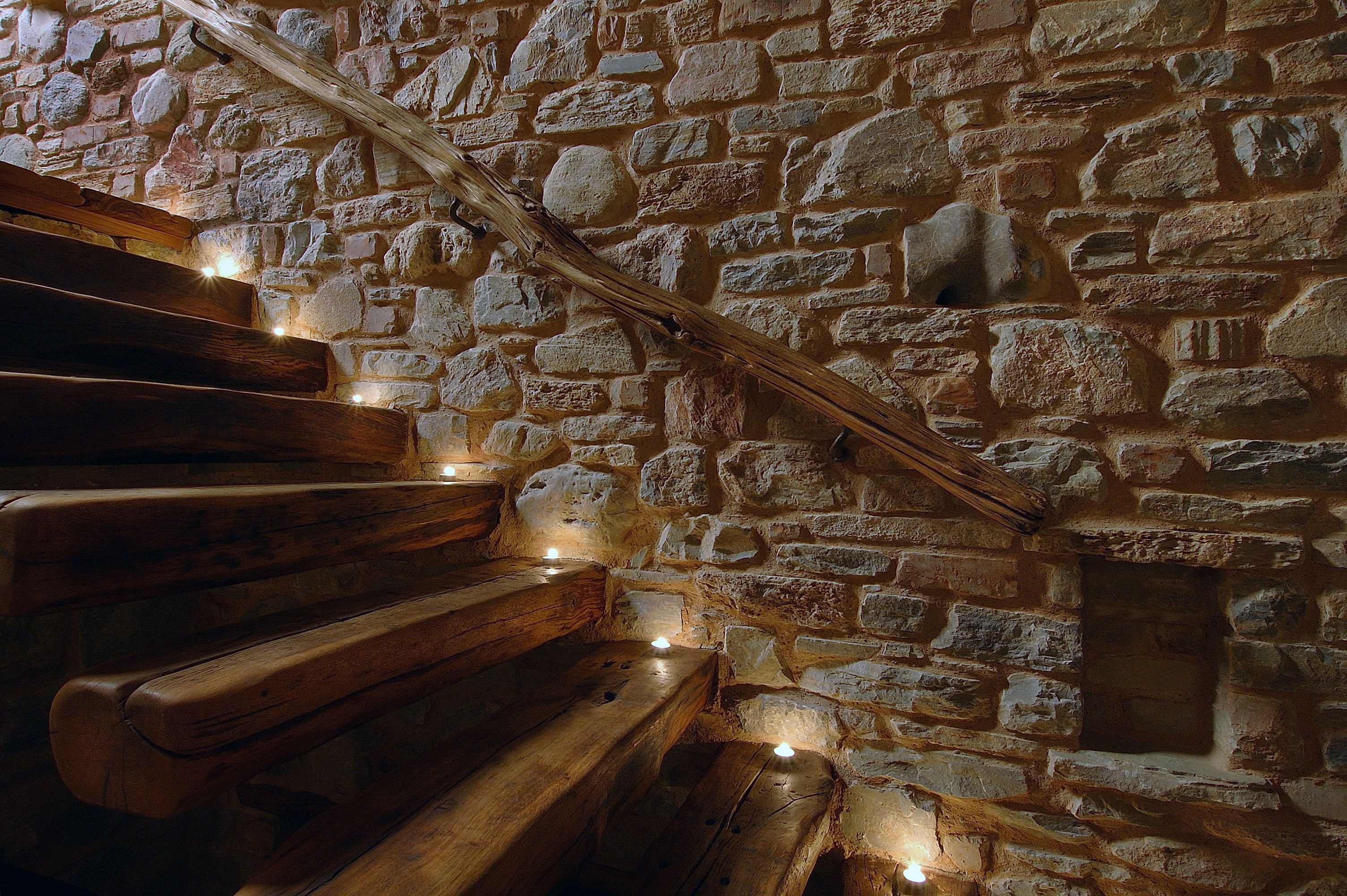 Pelion 山间混凝土石屋，融入自然的简约生活-56