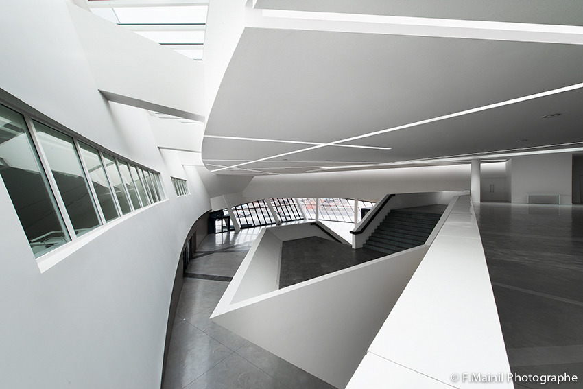 2015 年完成的比利时蒙斯市政府大楼室内设计-14