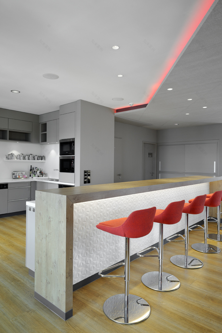 汉堡企业咨询公司办公室的社交中心设计-7