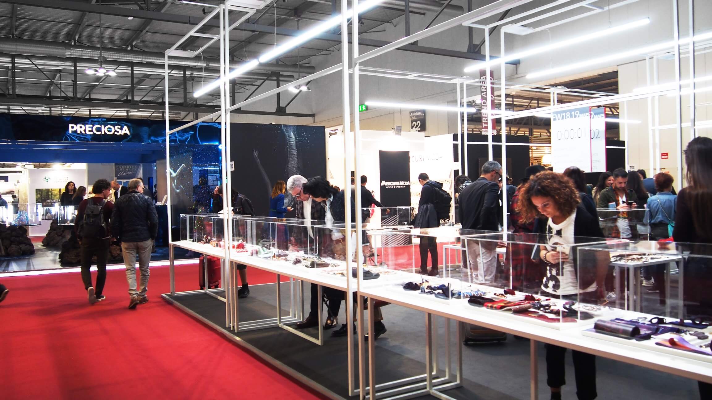 2017 年完成的 LINEAPELLE 展览中心设计-8