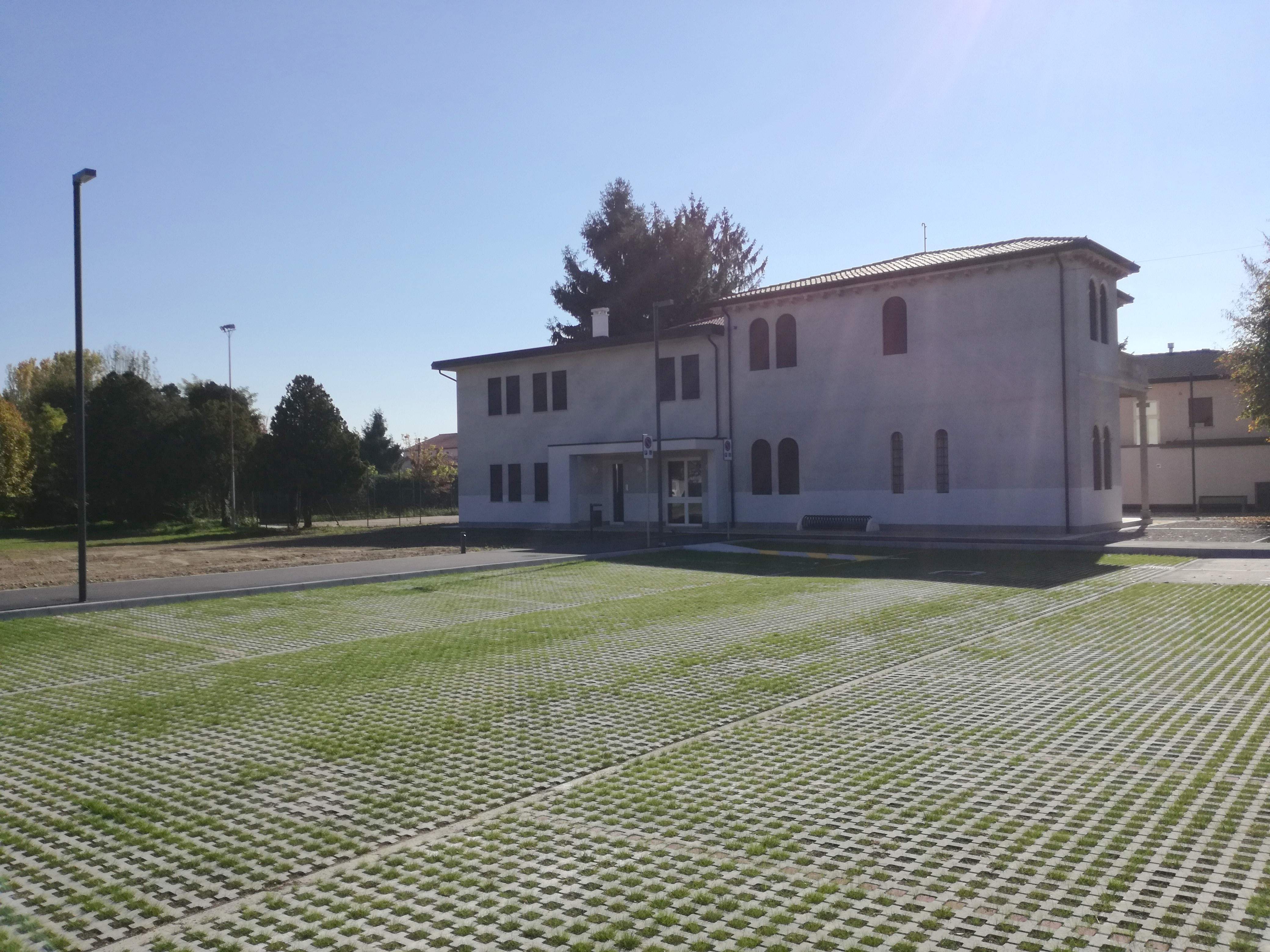 城市更新典范 | 意大利幼儿园变身医疗中心-0